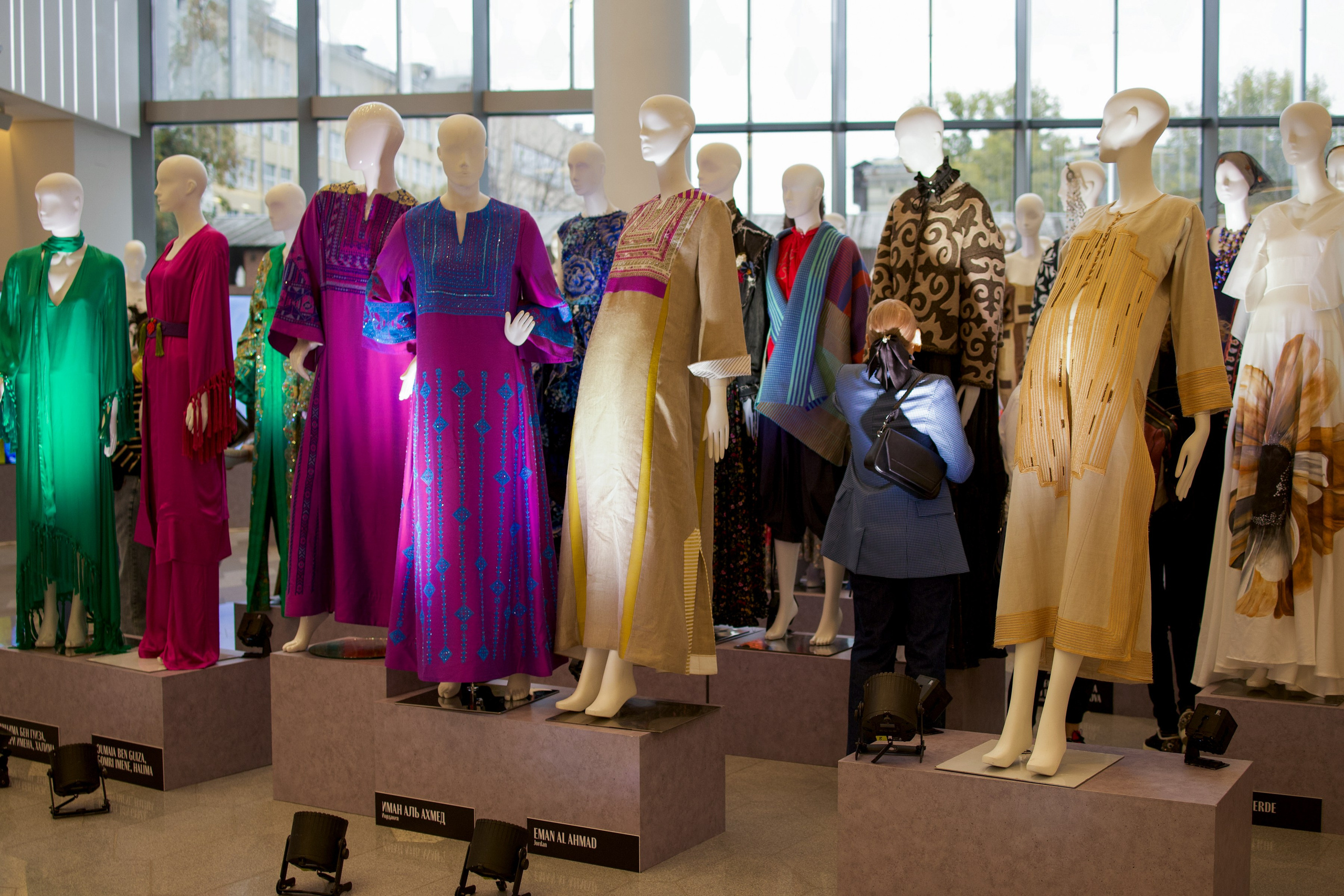 Выставка Наследие Fashion summit BRICS 2024. Фотосессии и репортаж — Фотограф в Москве — Рина Серёгина