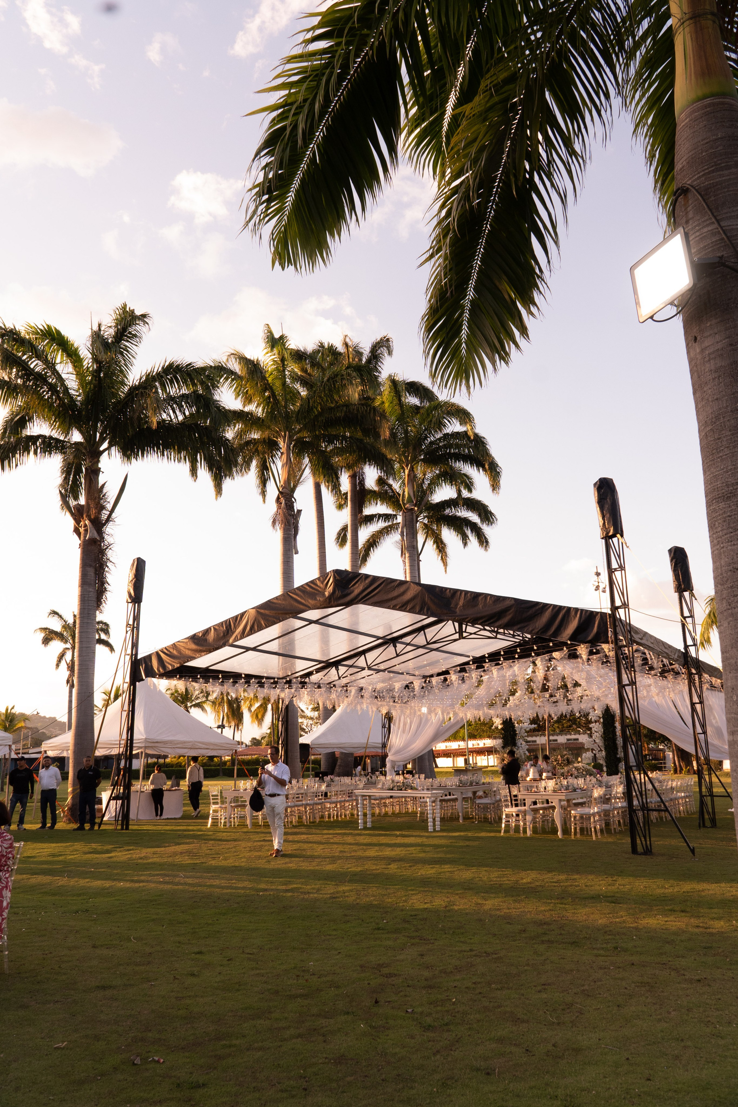 Carola & Gerson. Wedding Photographer in Barcelona and Medellin