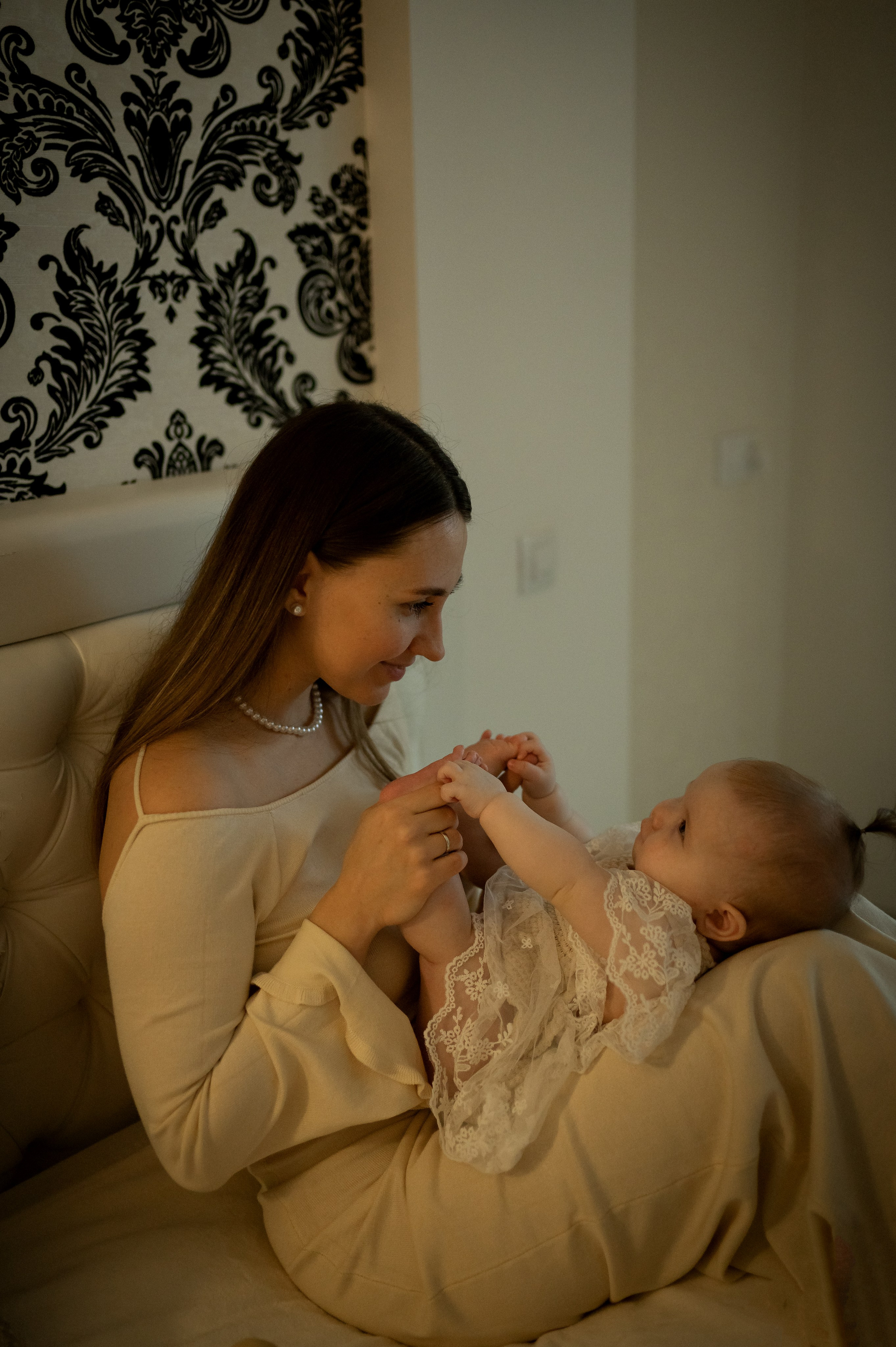 Родители с новорожденным малышом. Фотограф новорождённых, семейный, школьный в городе Калуге Евгения