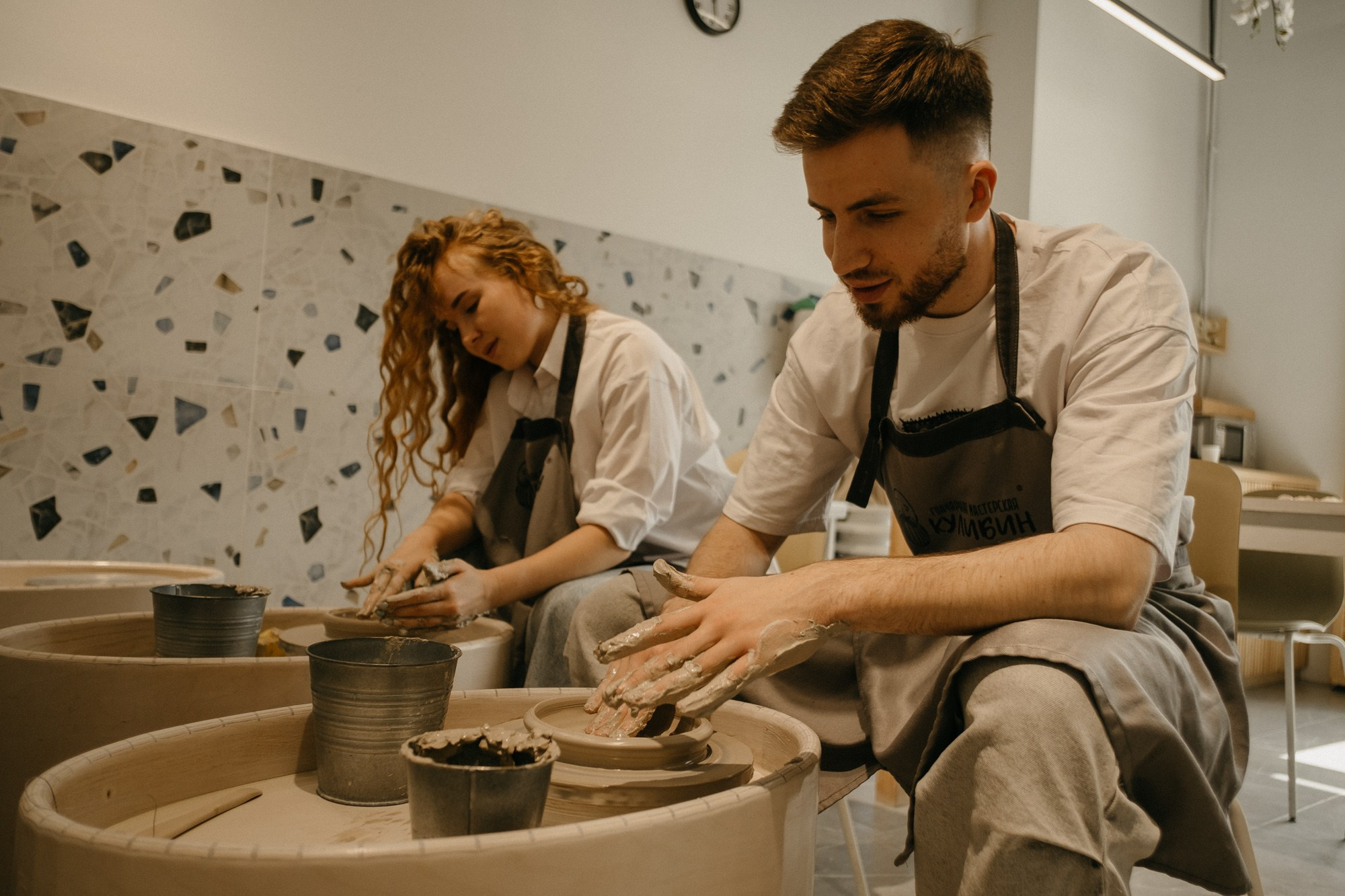 В гончарной мастерской. Свадебный фотограф Александра Тюлякова