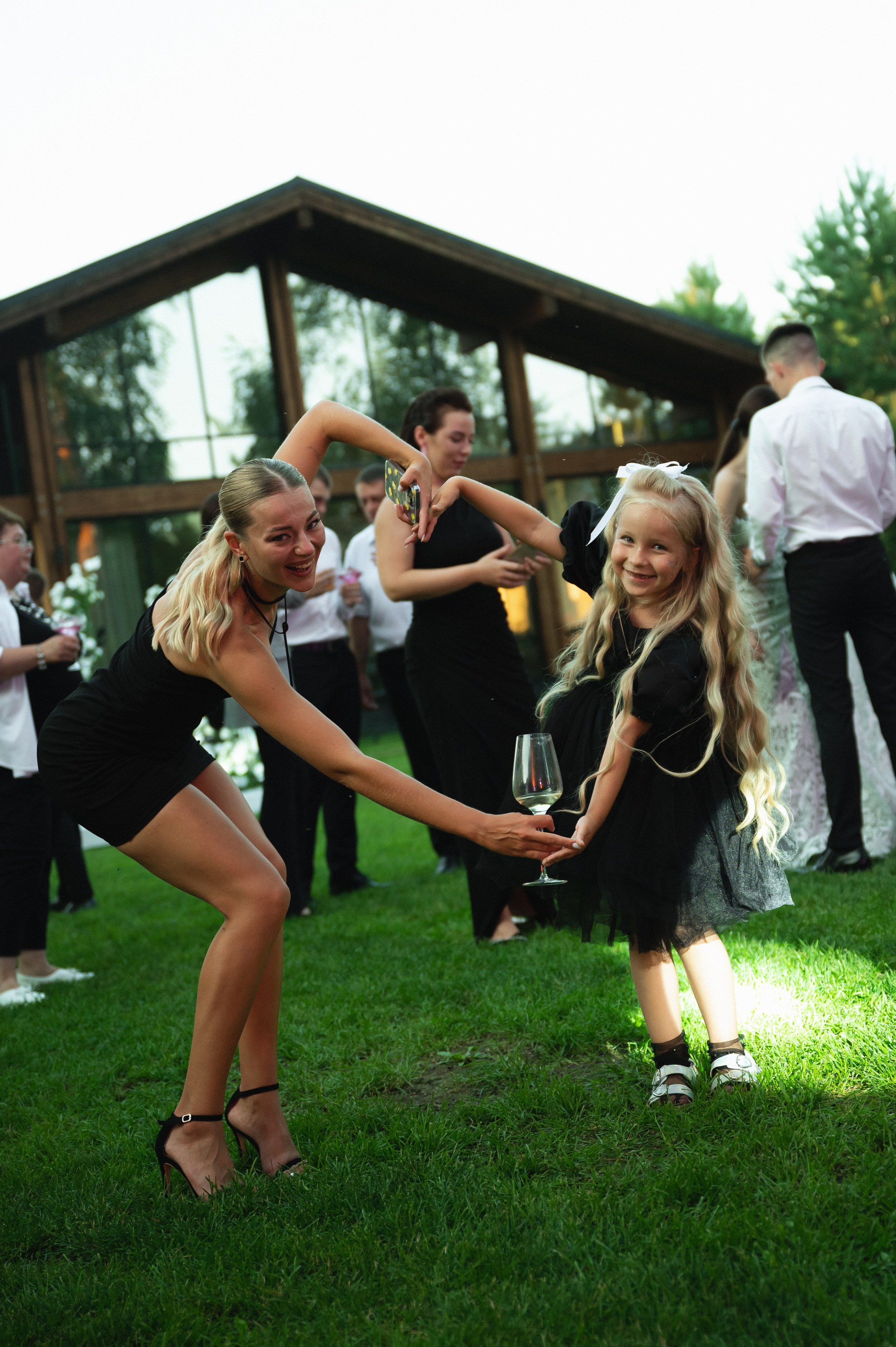 Артём и Софья, Lesnoy Village. Свадебный фотограф Наталья Доронина