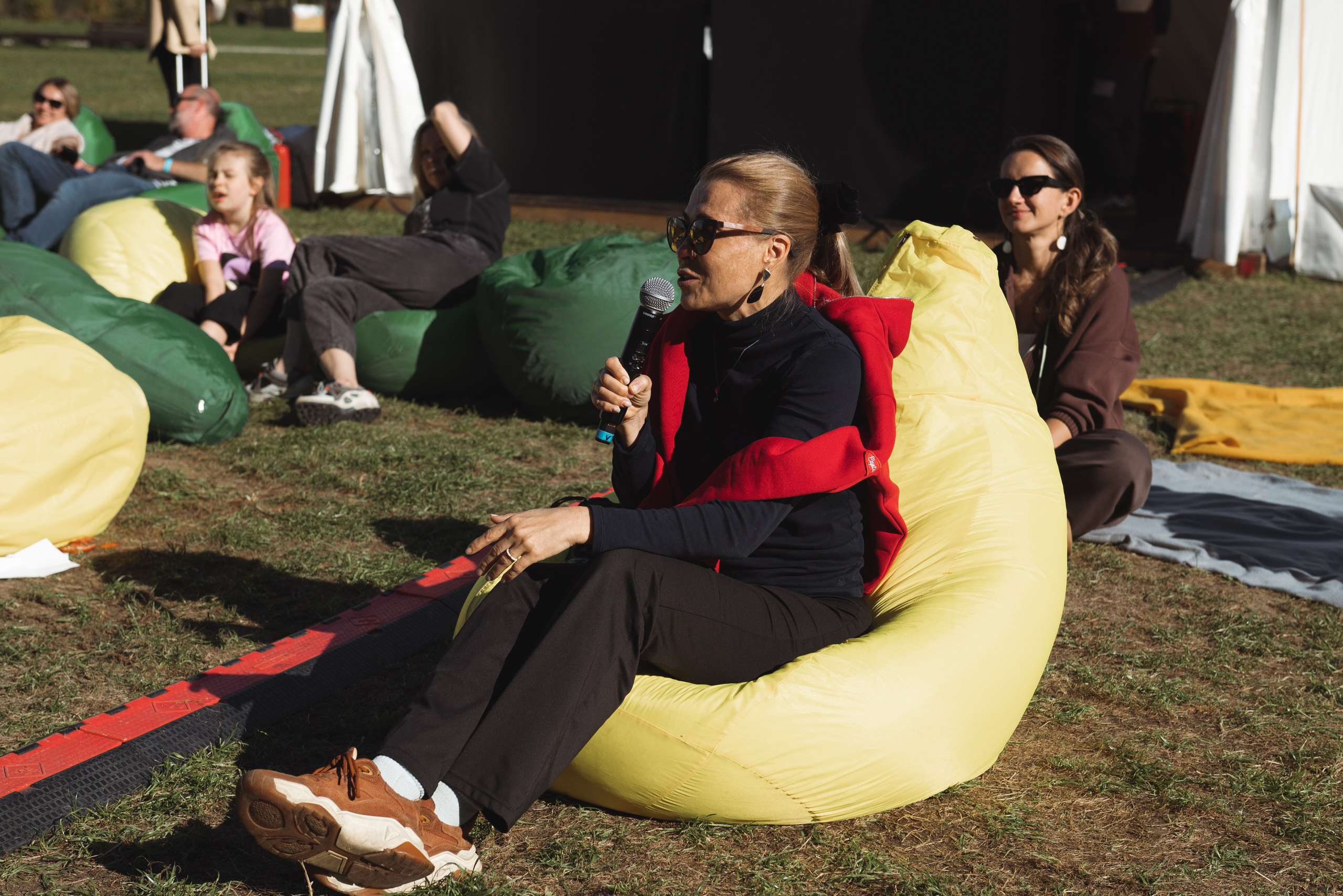 Фестиваль «Широта» и показ в «Азимут» Переславль-Залесский. Фотограф Москва Настя Профотовна. Репортажные, свадебные и контент фотосессии