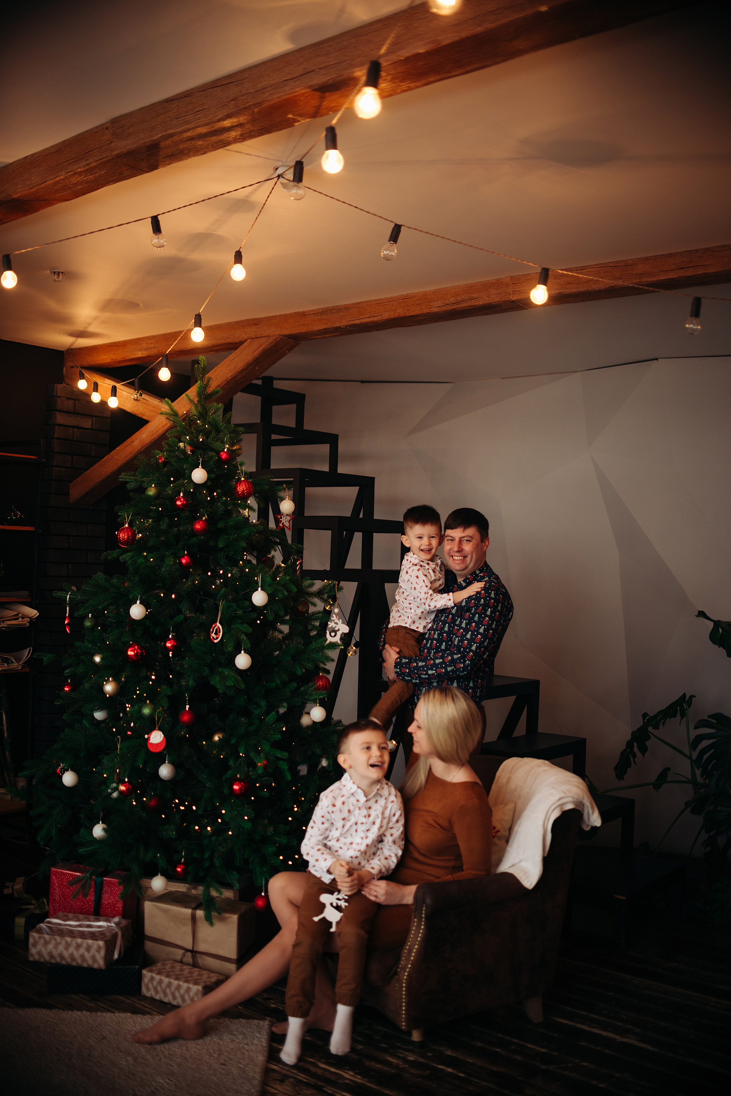 Семейная новогодняя фотосессия для Ани и её мальчиков | Living Room. Фотограф в Самаре | Катерина Гущина