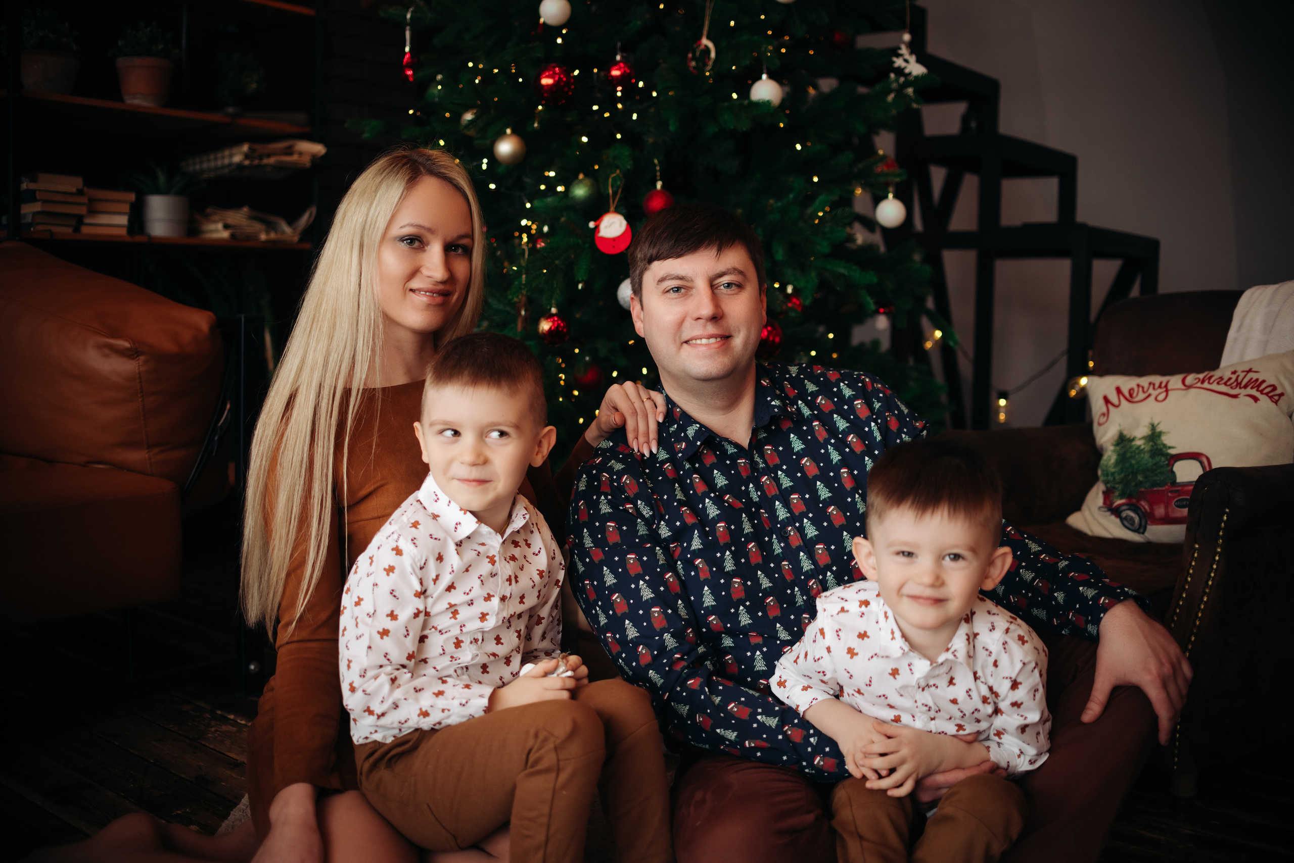 Семейная новогодняя фотосессия для Ани и её мальчиков | Living Room. Фотограф в Самаре | Катерина Гущина