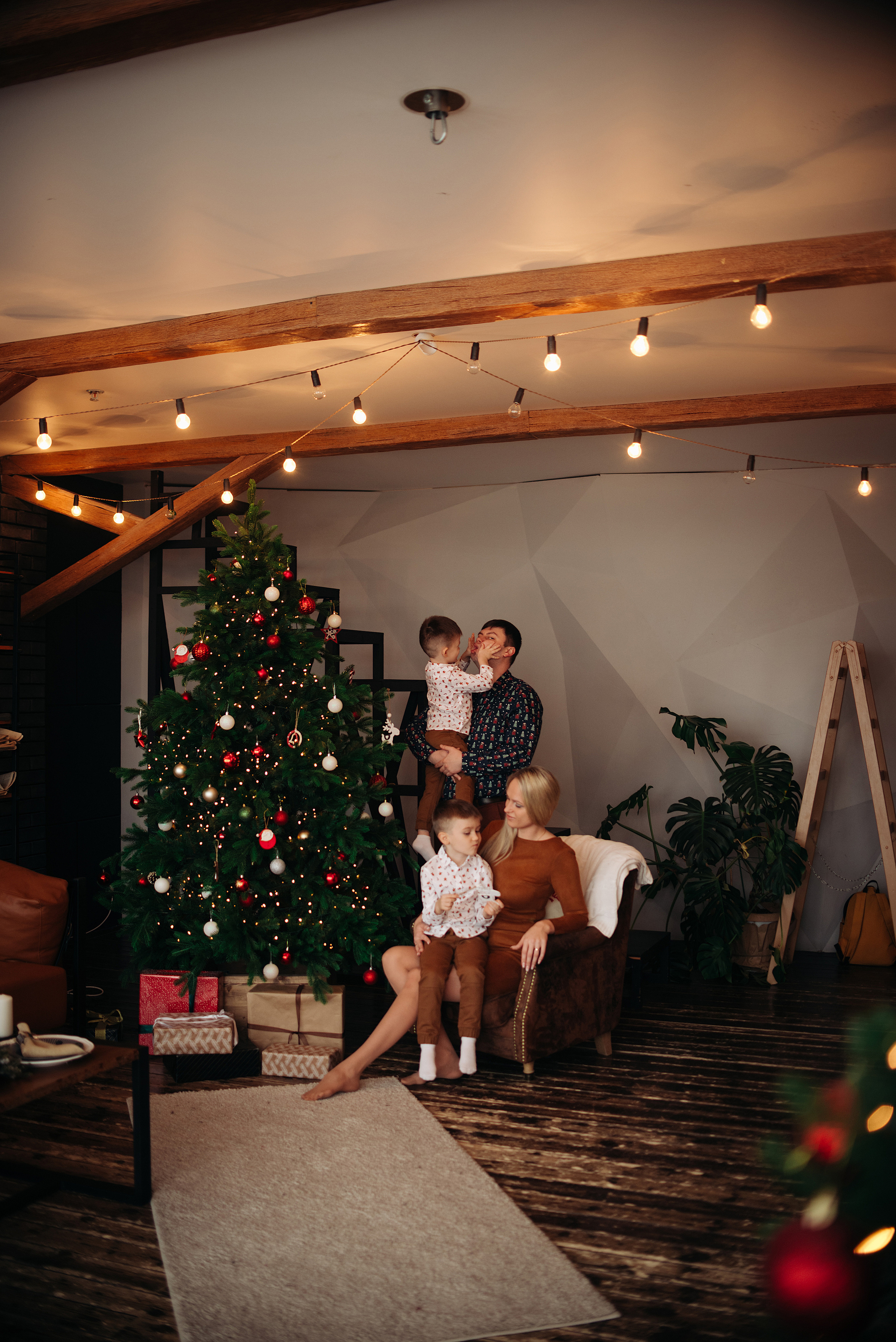 Семейная новогодняя фотосессия для Ани и её мальчиков | Living Room. Фотограф в Самаре | Катерина Гущина