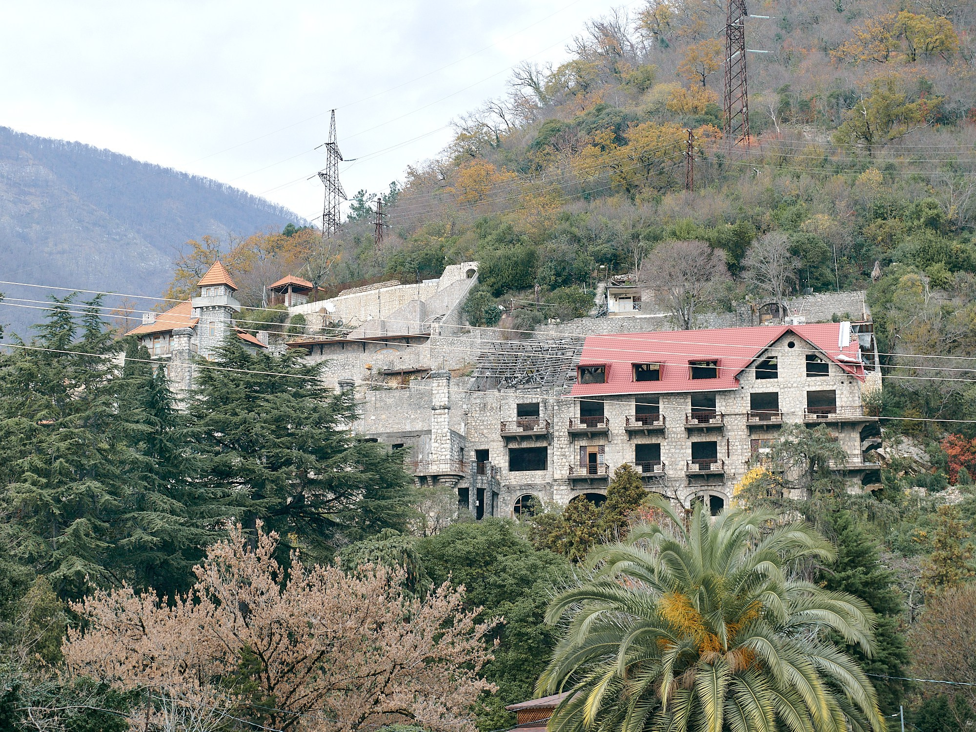 Гагра, Абхазия. Декабрь 2024. Фотографии отовсюду и обо всем