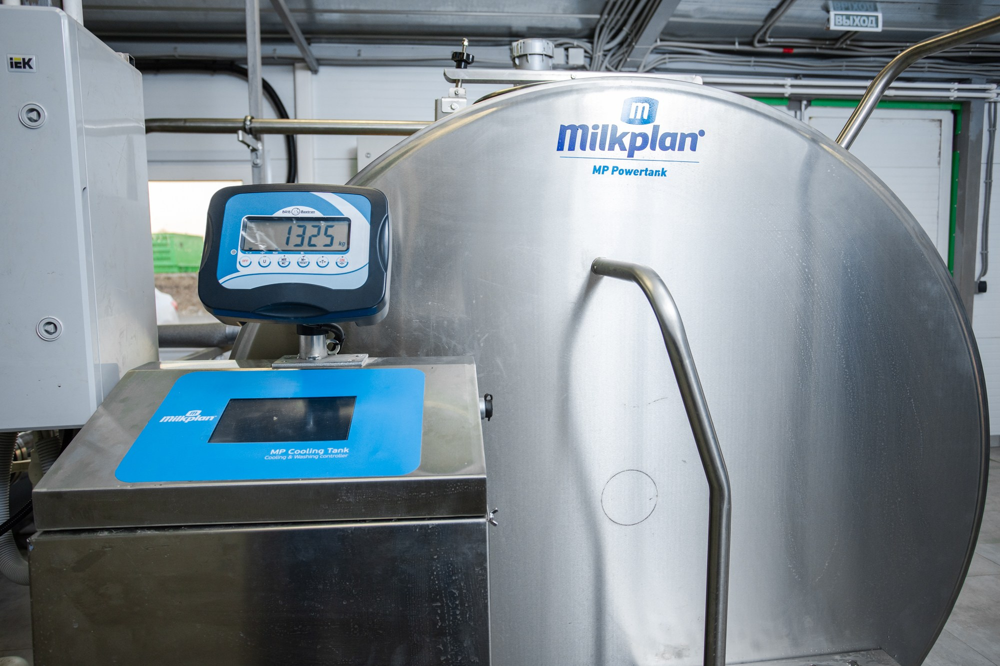 Оборудование хранения молока. Репортажный, промышленный и маркетплейс-фотограф Дмитрий Чернат