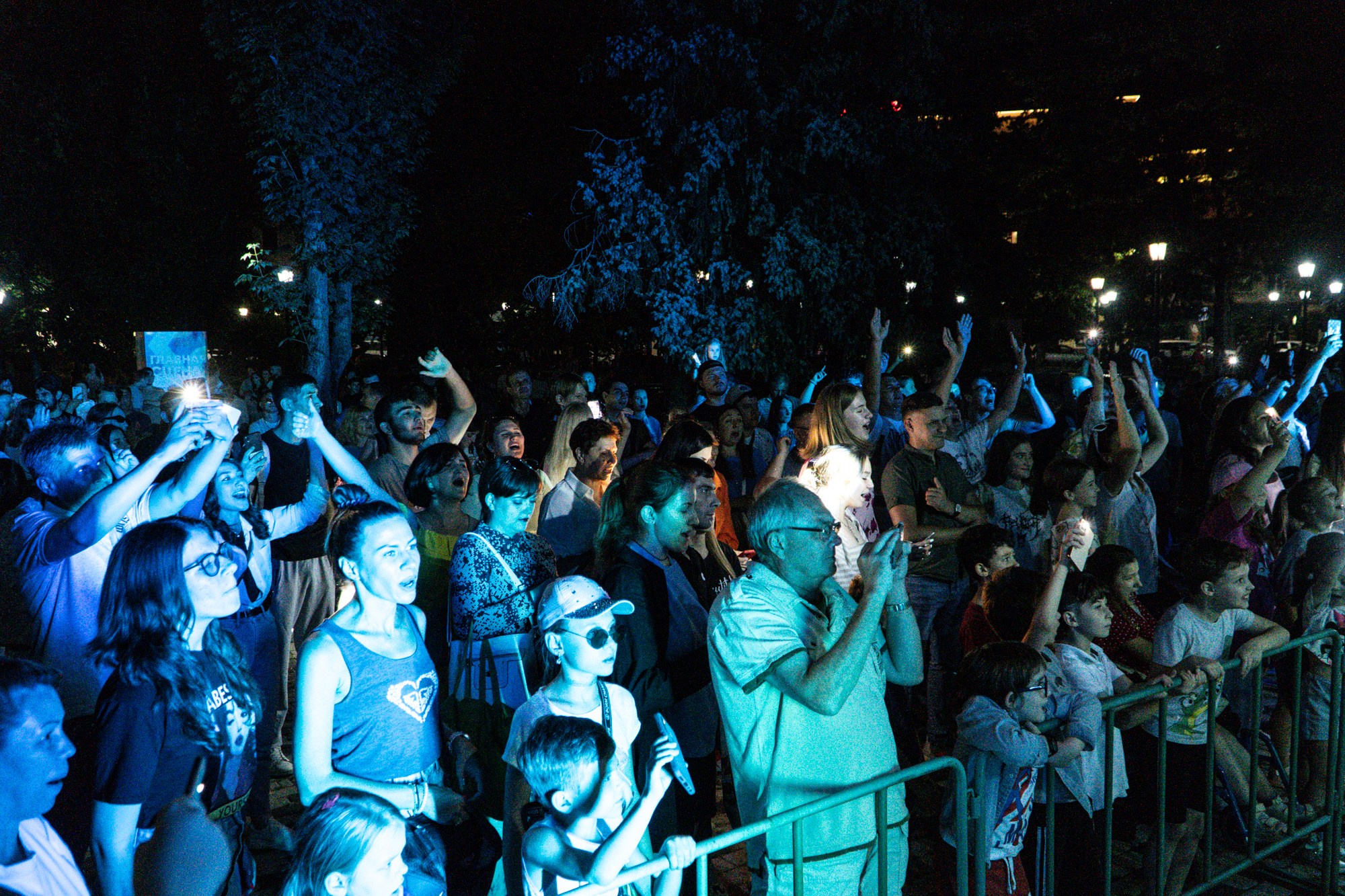 Концерт группы Бомбей. Репортажный, промышленный и маркетплейс-фотограф Дмитрий Чернат