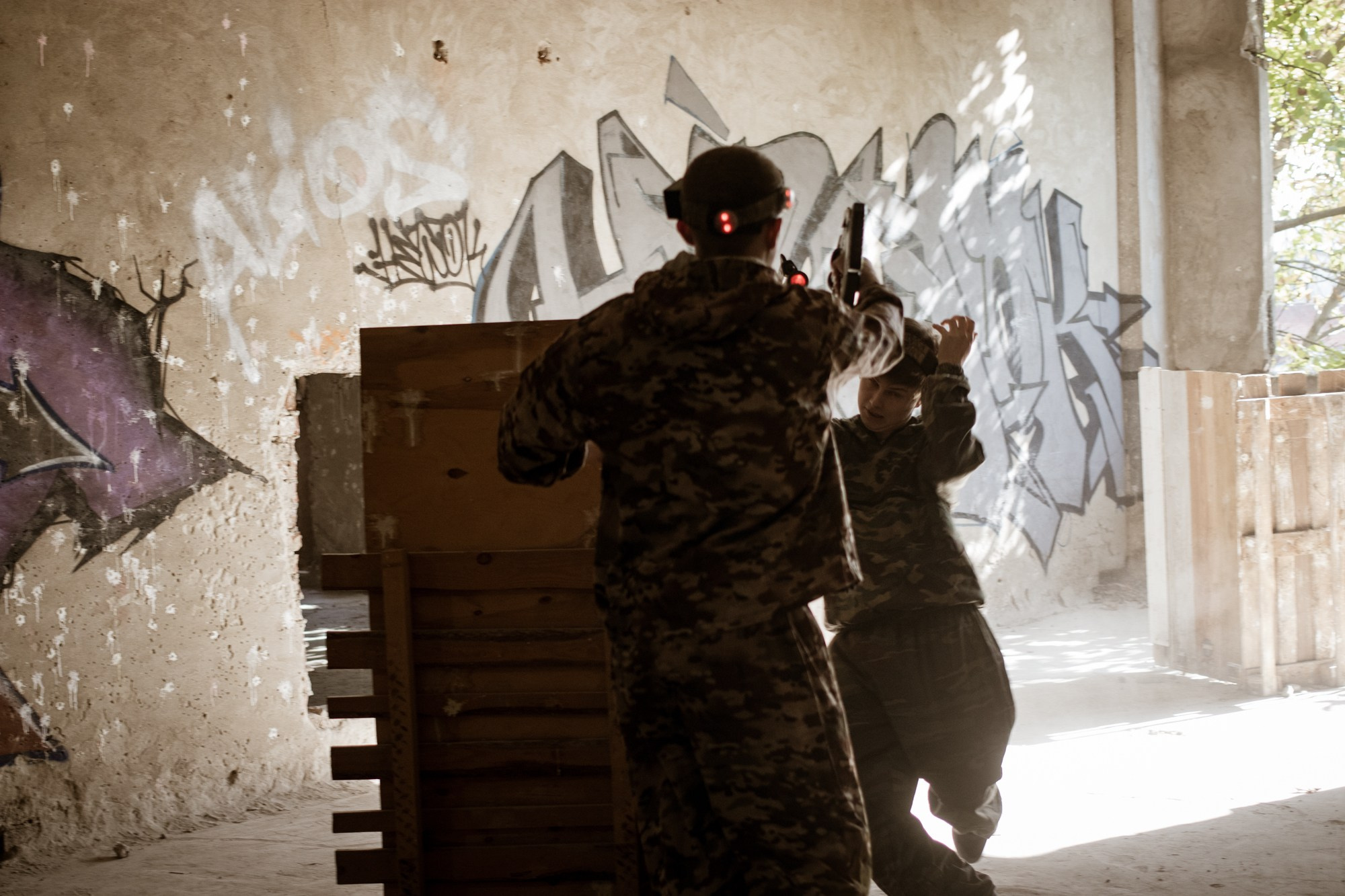 Лазертаг на заводе ЗИП. Репортажный, промышленный и маркетплейс-фотограф Дмитрий Чернат