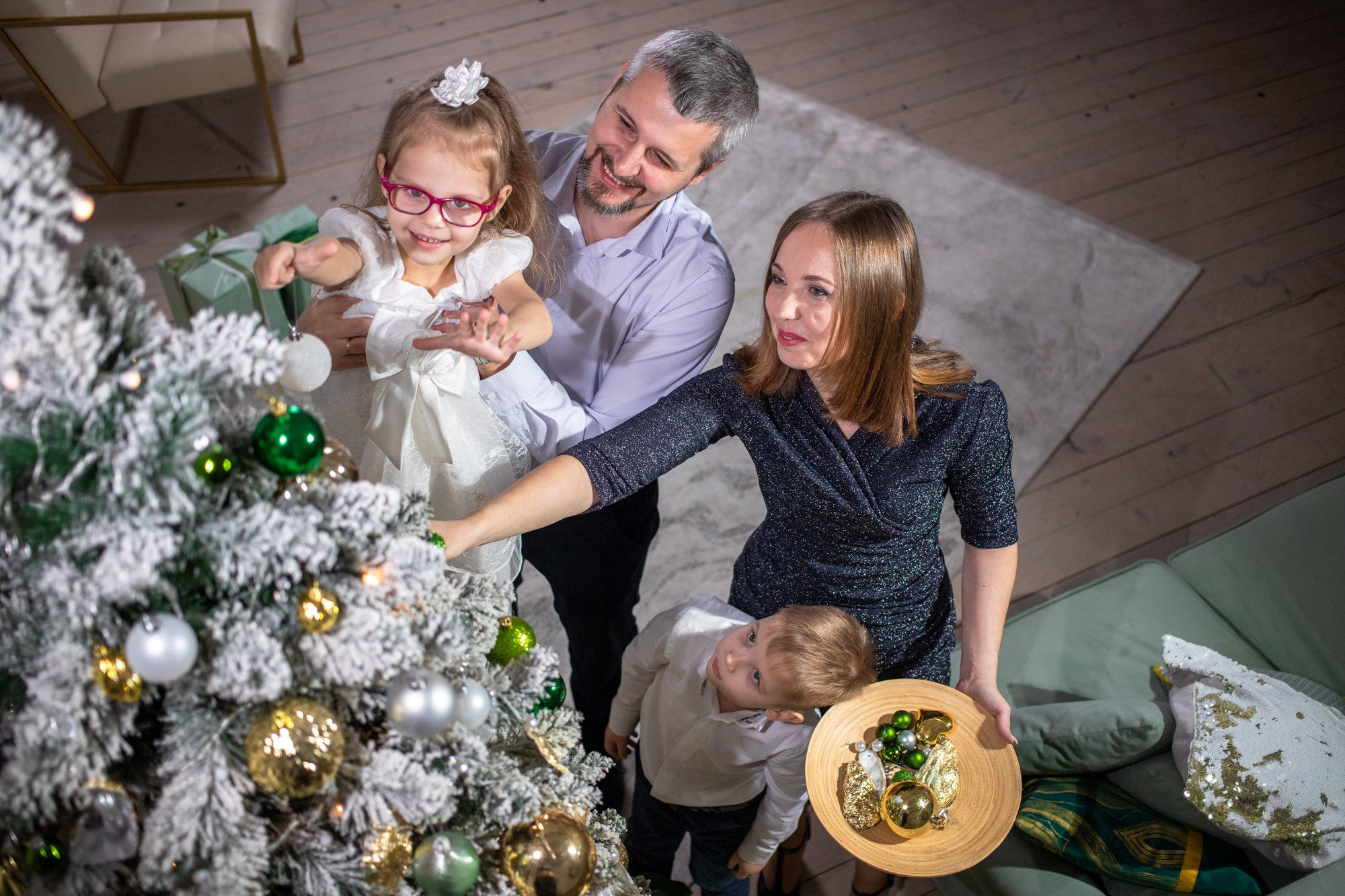 Семейная съёмка Новый Год. Репортажный, промышленный и маркетплейс-фотограф Дмитрий Чернат