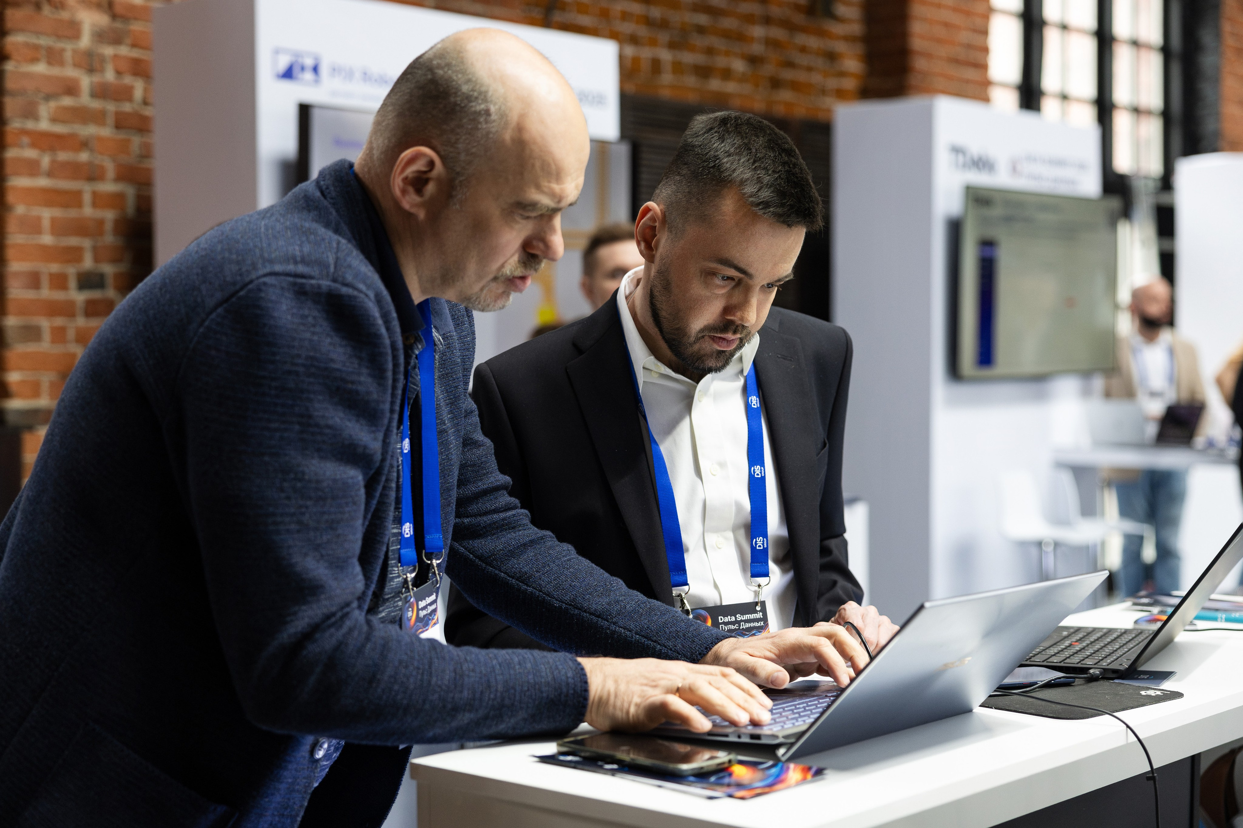 Data Summit 2025. Свадебный репортажный фотограф в Москве