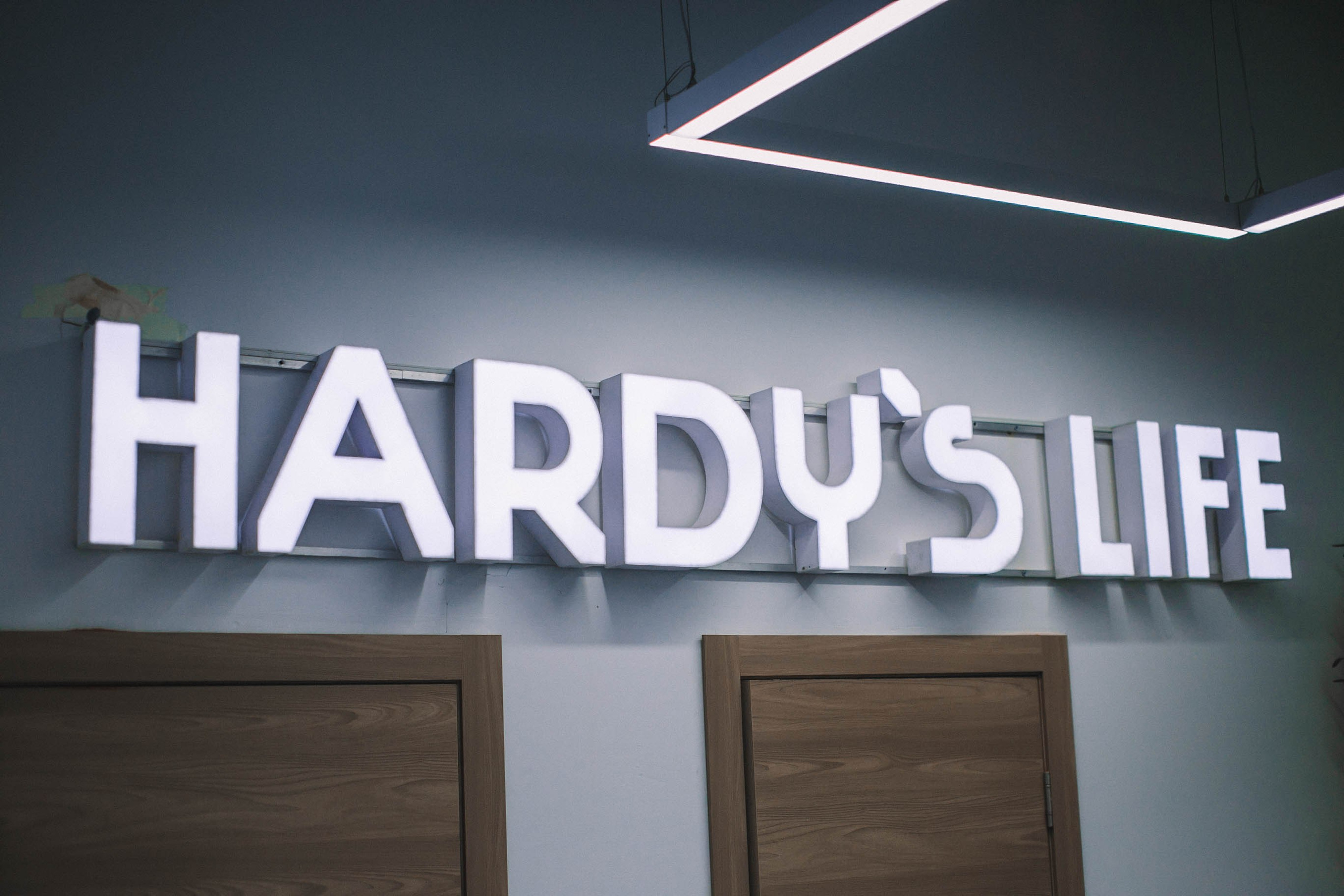 Реклама барбершопа Hardy`s. Главная