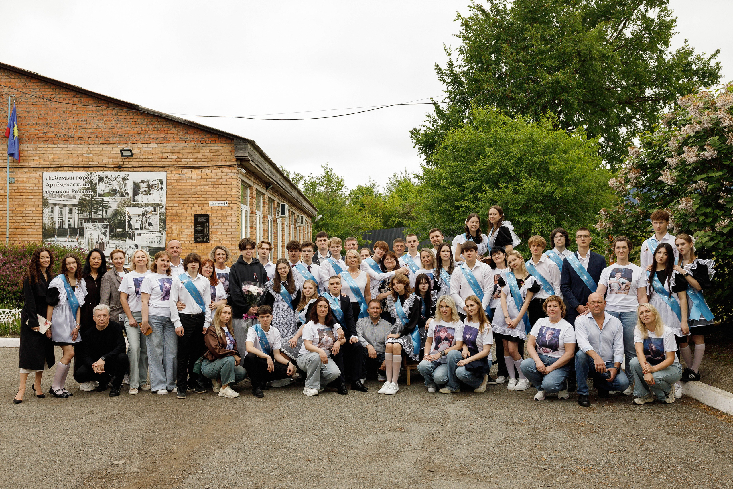 Последний звонок Гимназия Артем. Photoalbum-vl.ru