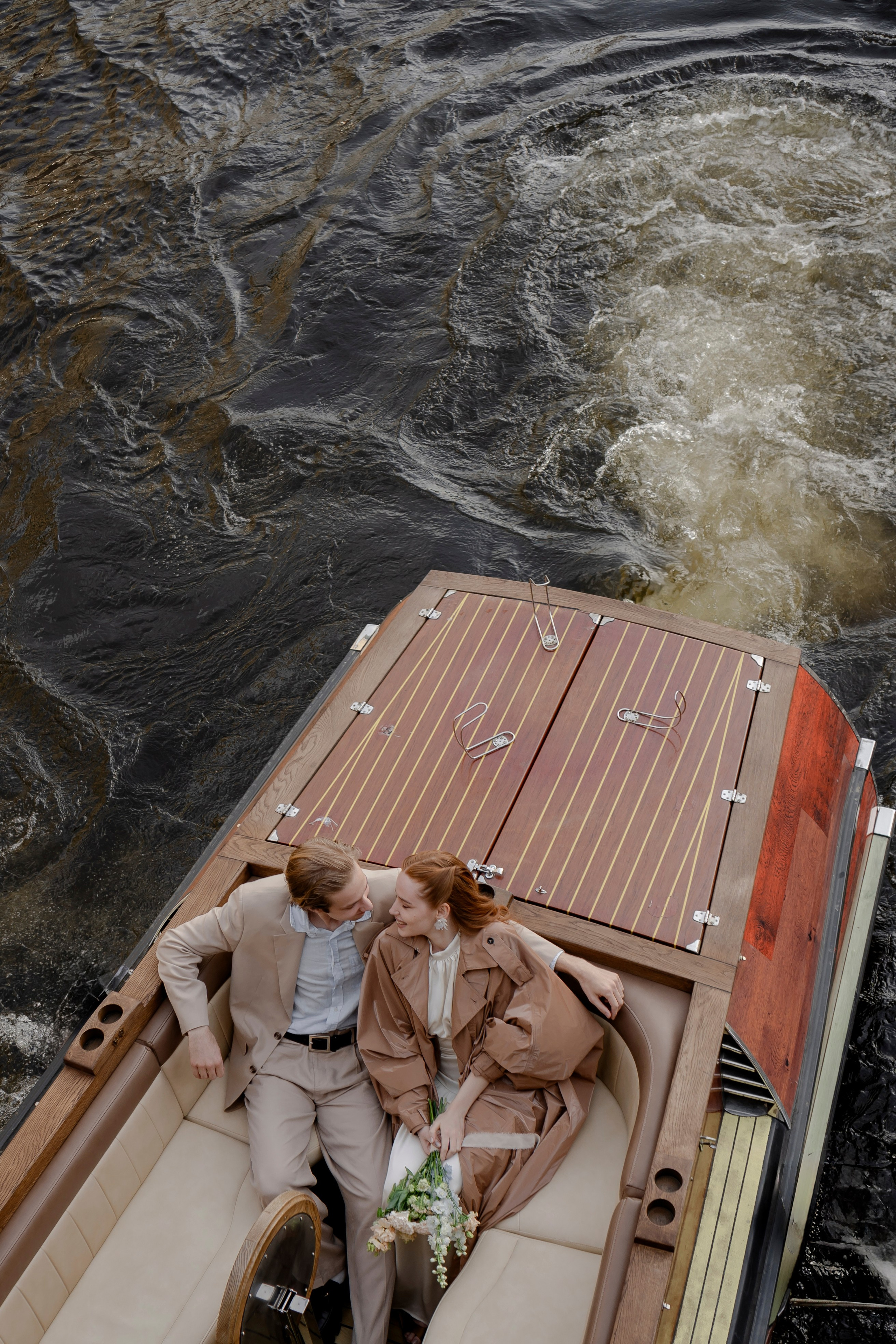 СВАДЕНБНАЯ СЬЕМКА НА КАТЕРЕ ПО КАНАЛАМ САНКТ-ПЕТЕРБУРГА И В АКВАТОРИИ НЕВЫ. Профессиональный фотограф, Санкт-Петербург — Виктория Богомолова
