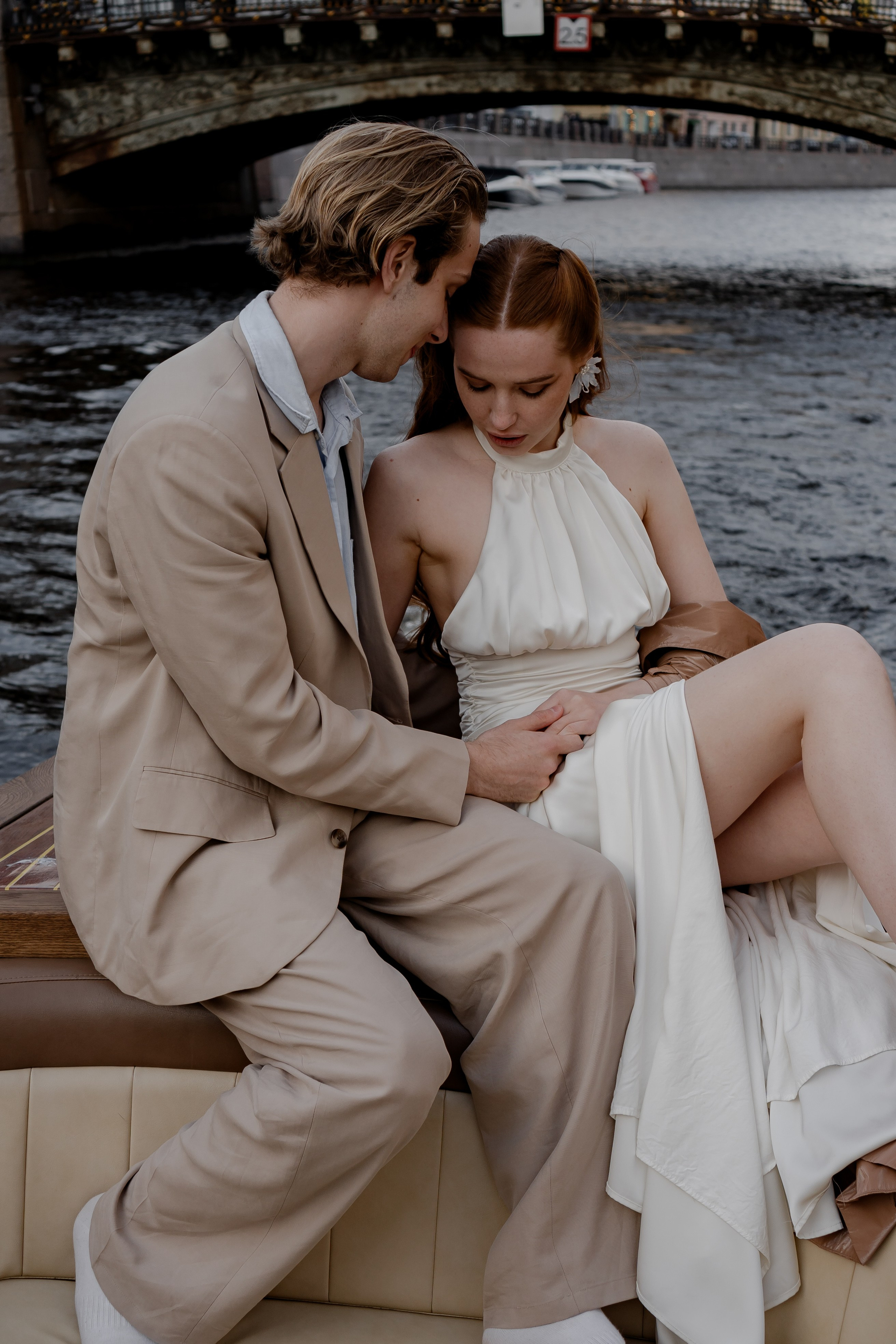 СВАДЕНБНАЯ СЬЕМКА НА КАТЕРЕ ПО КАНАЛАМ САНКТ-ПЕТЕРБУРГА И В АКВАТОРИИ НЕВЫ. Профессиональный фотограф, Санкт-Петербург — Виктория Богомолова