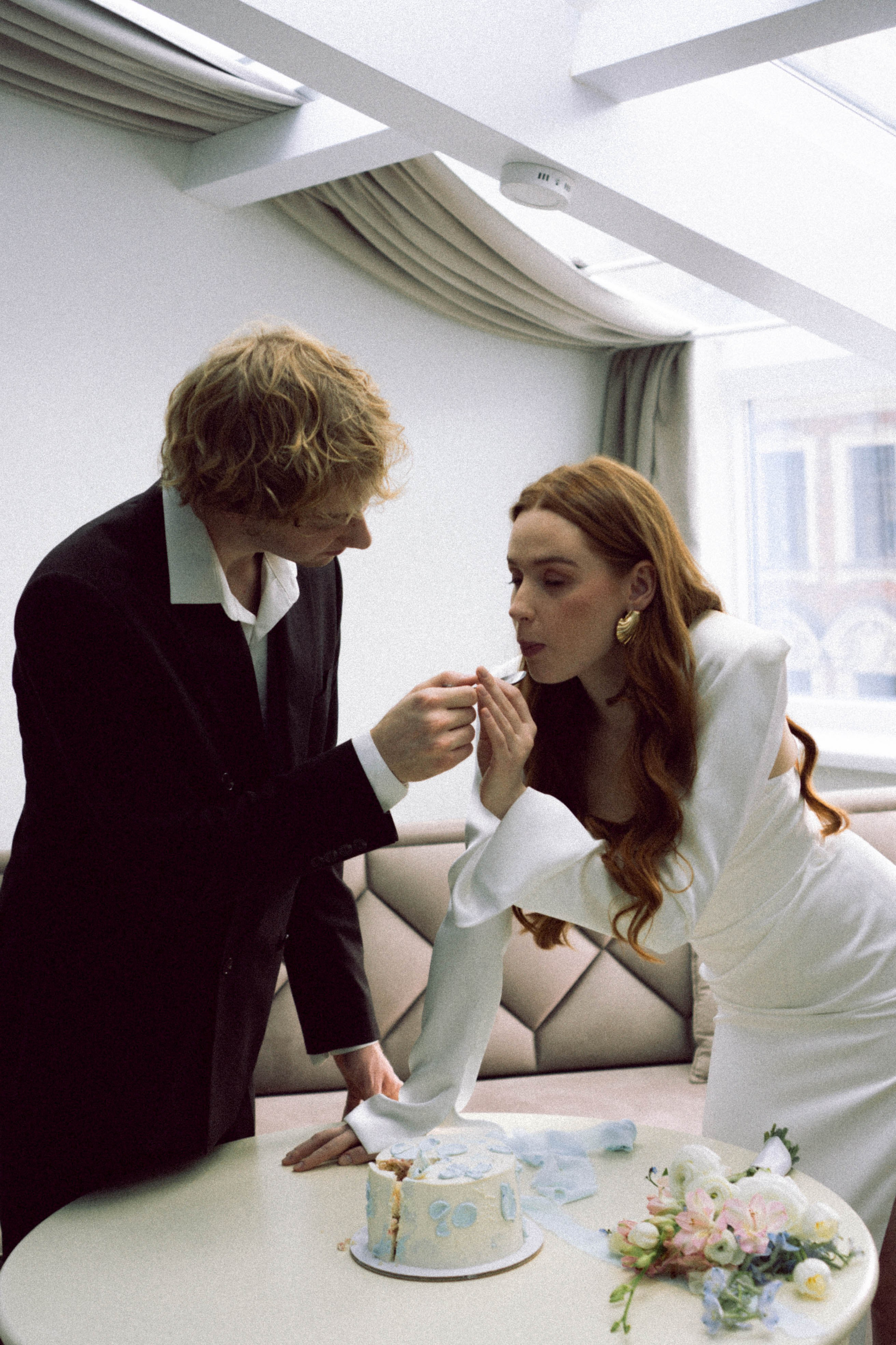 СВАДЕБНАЯ СЬЕМКА В ОТЕЛЕ. СБОРЫ ЖЕНИХА И НЕВЕСТЫ И ТАКЖЕ ТОР И ПОДГОТОВКА К ПРОГУЛКЕ. Профессиональный фотограф, Санкт-Петербург — Виктория Богомолова