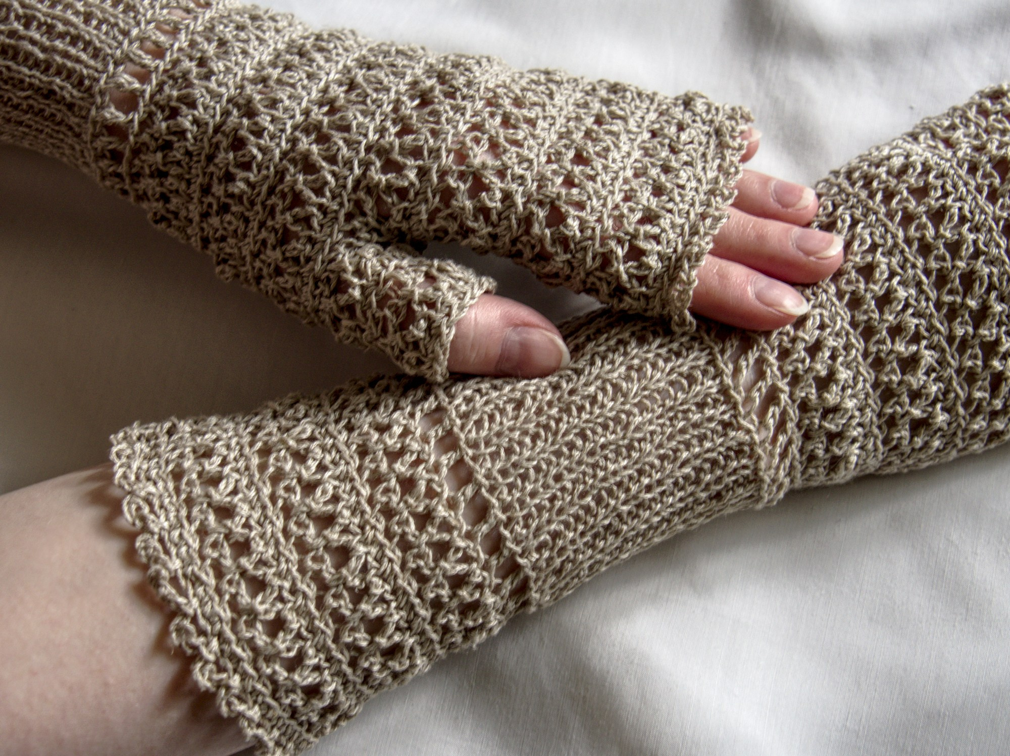 На светлом фоне. Предметный фотограф Мария Белка