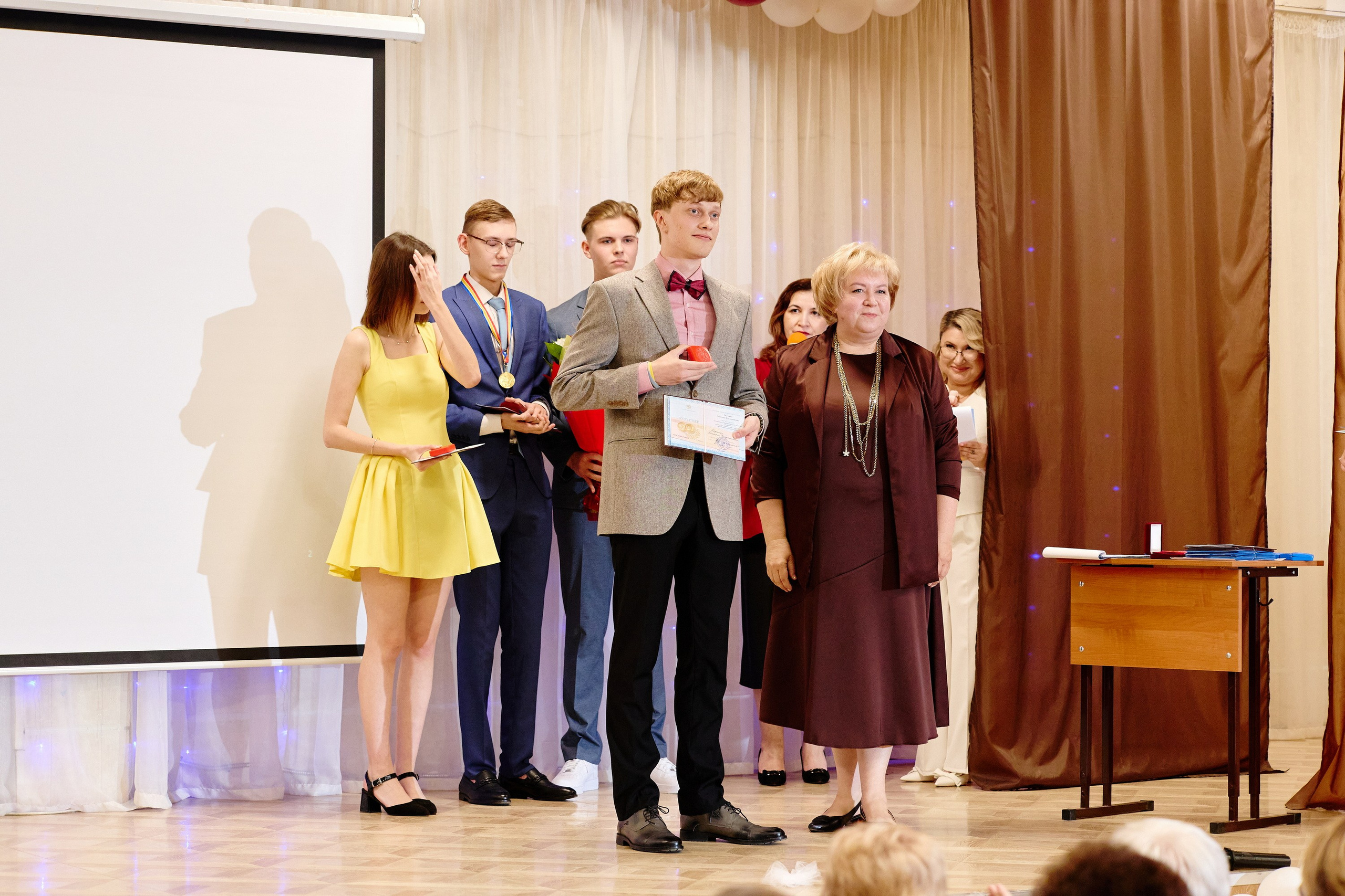 Выпускной 35 Сош. Фотограф Выпускные альбомы Таганрог Сергей Коробченко