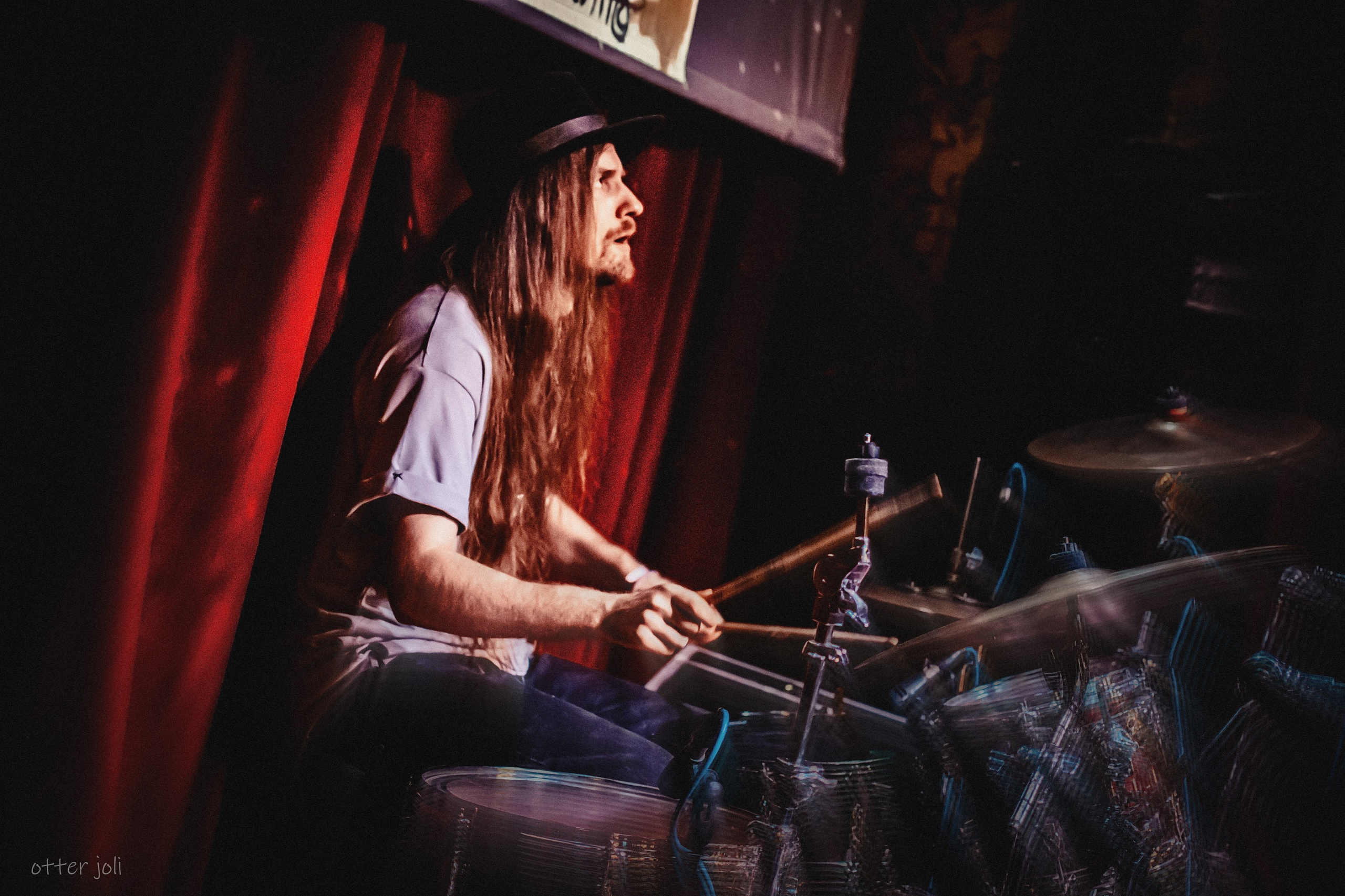 Anzhela Vopit | 16 Тонн Арбат. Концертный репортёр Валерия Сафина