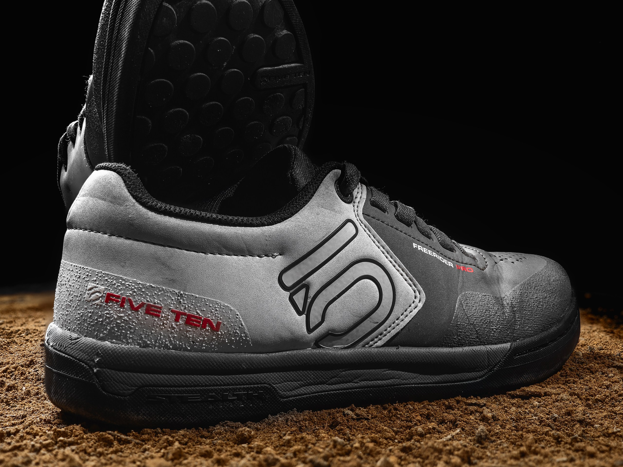 Кеды. Фотограф анималист Никита Натальный