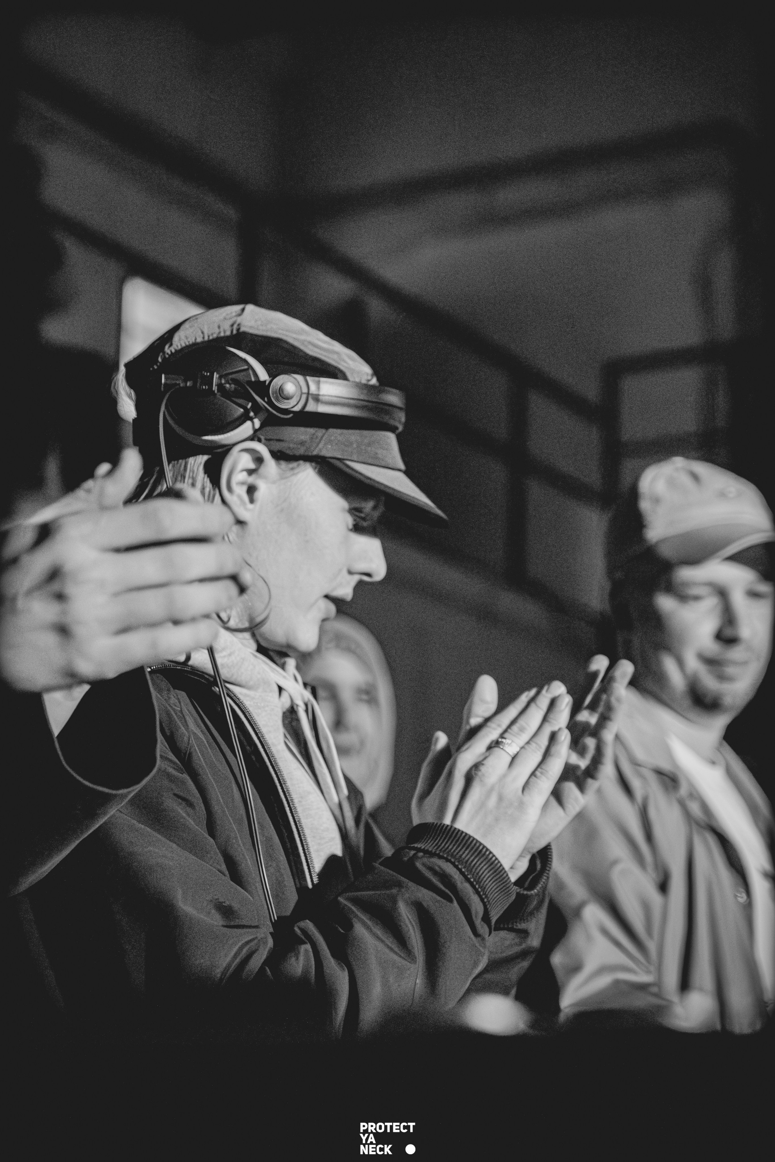 PROTECT YA NECK 22/03 (@youlovebu). Соня бу тебя сфоткала