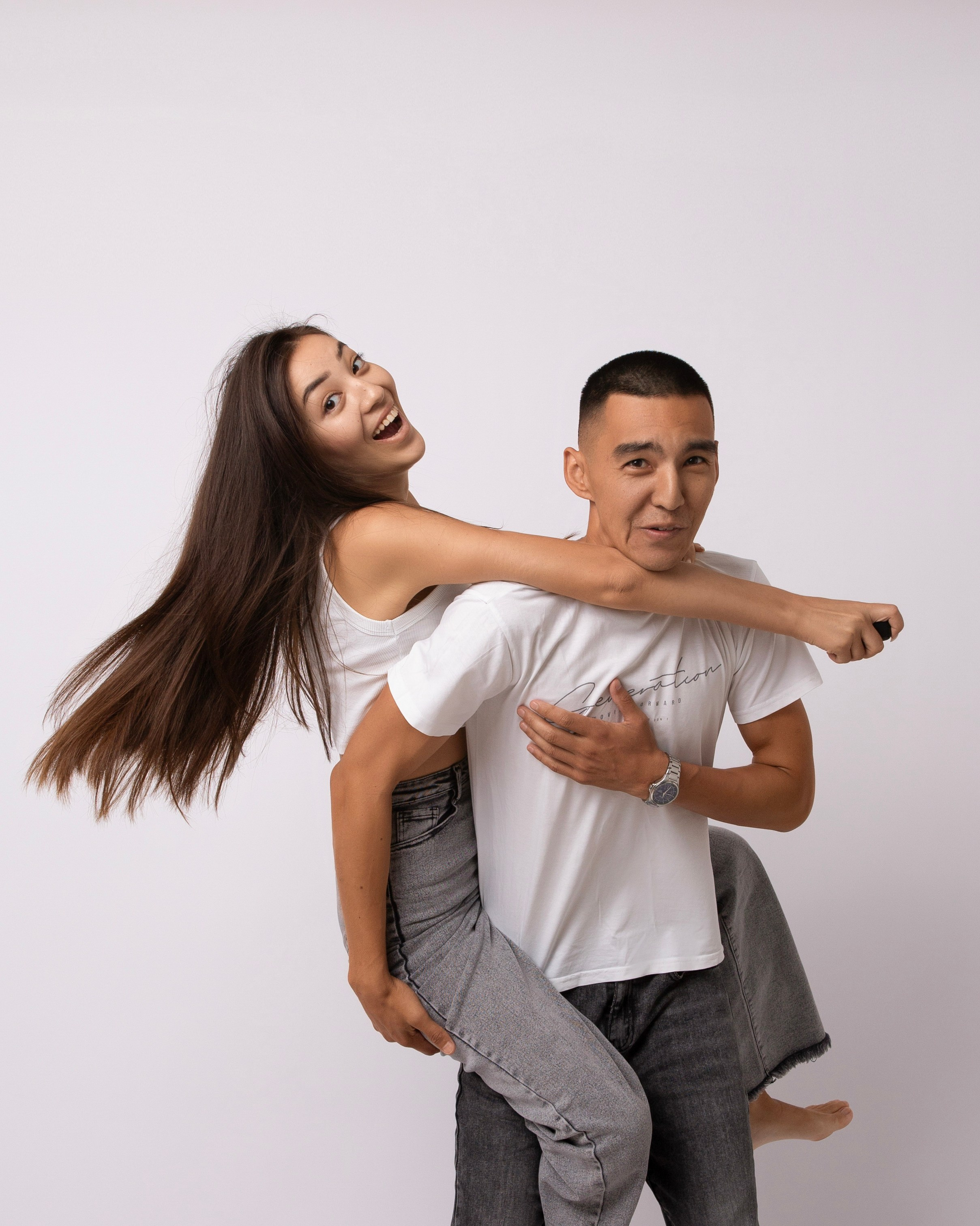 Креативное самарское love story вверх ногами и без фотографа