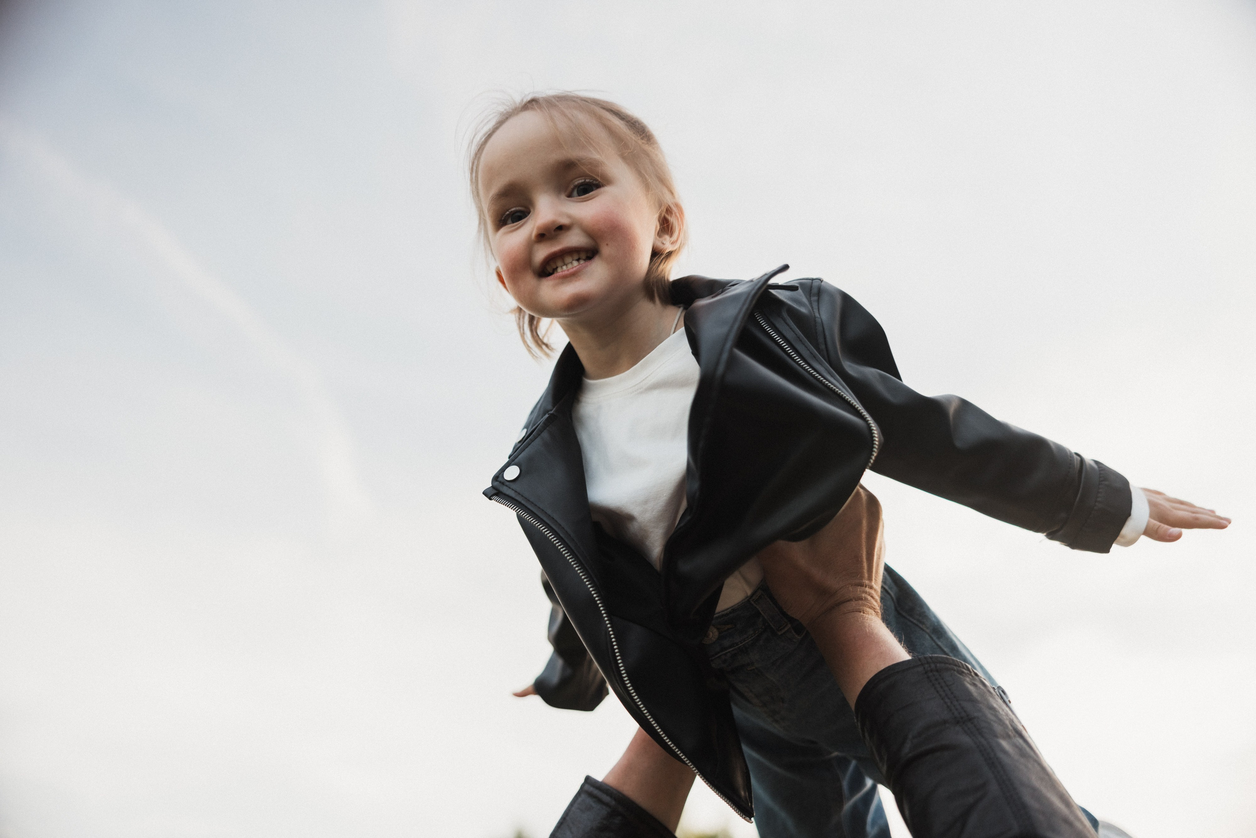 Семейная съёмка с ребенком и воздушным змеем
