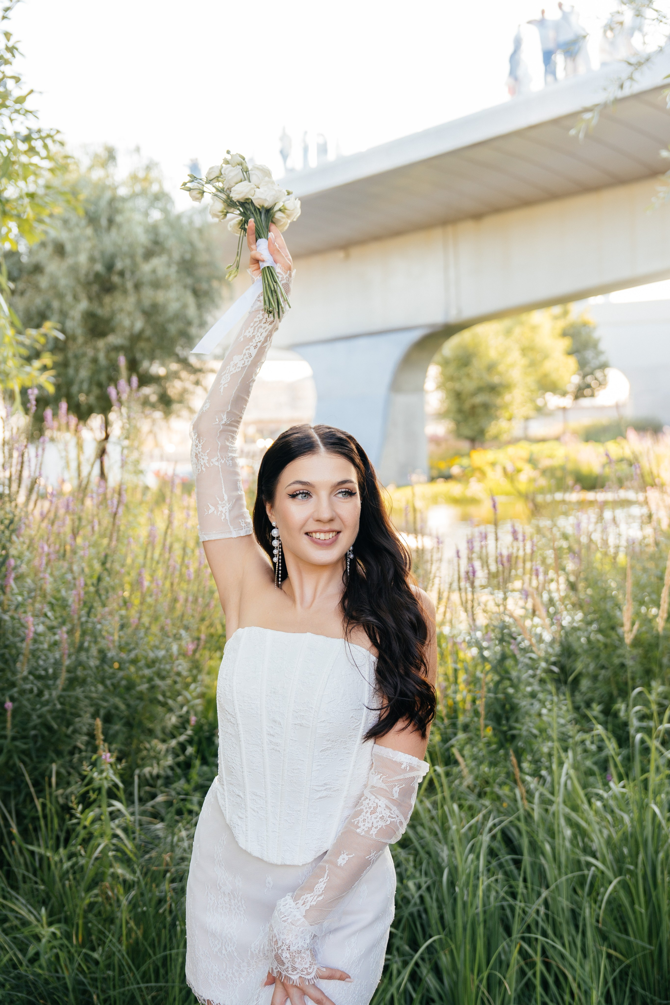 Свадебная фотосессия в Москве у высотки на Котельнической набережной. Свадебный фотограф в Москве Анна Полушина