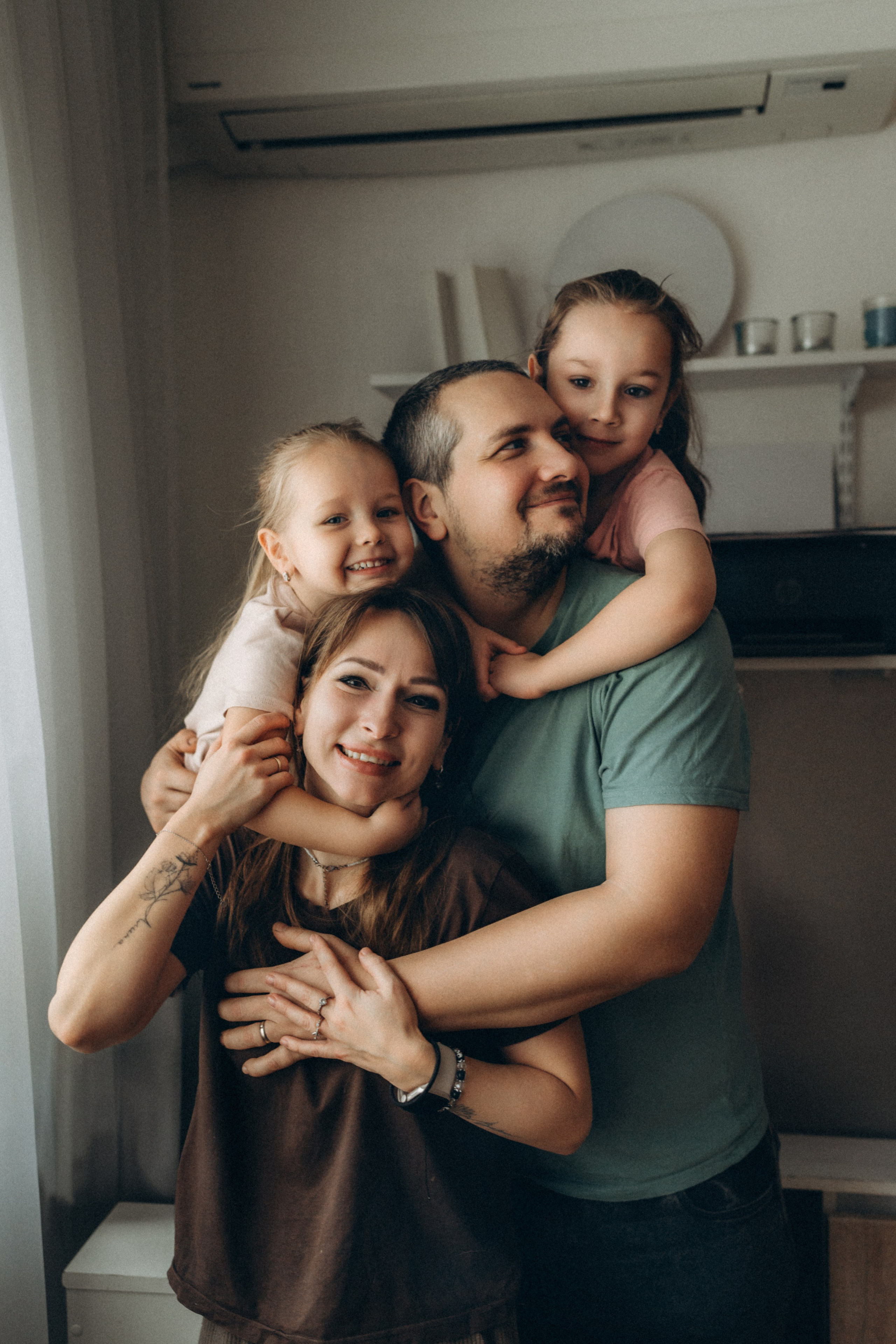 Уютная домашняя фотосессия Любы Димы Веры и Алины. Детский, семейный и ньюборн фотограф в Москве Юлия Шуарт