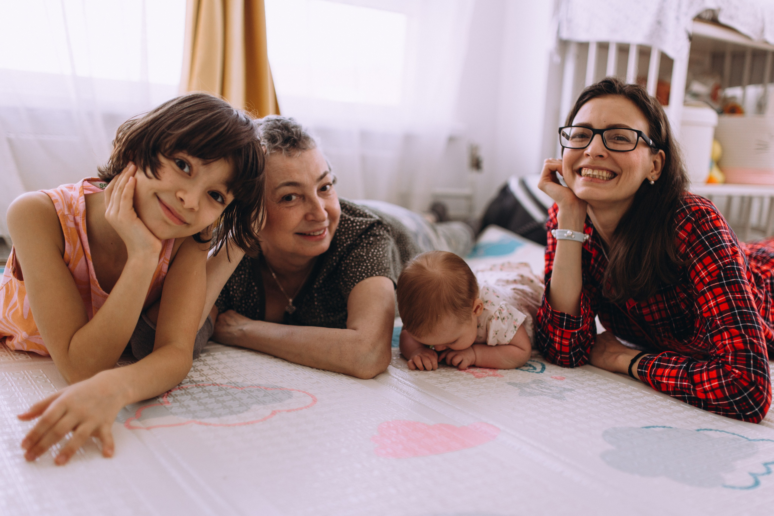 Бабушка Ира, Александр, Анастасия, Анна и Ева. Елена Семейный фотограф Санкт-Петербург