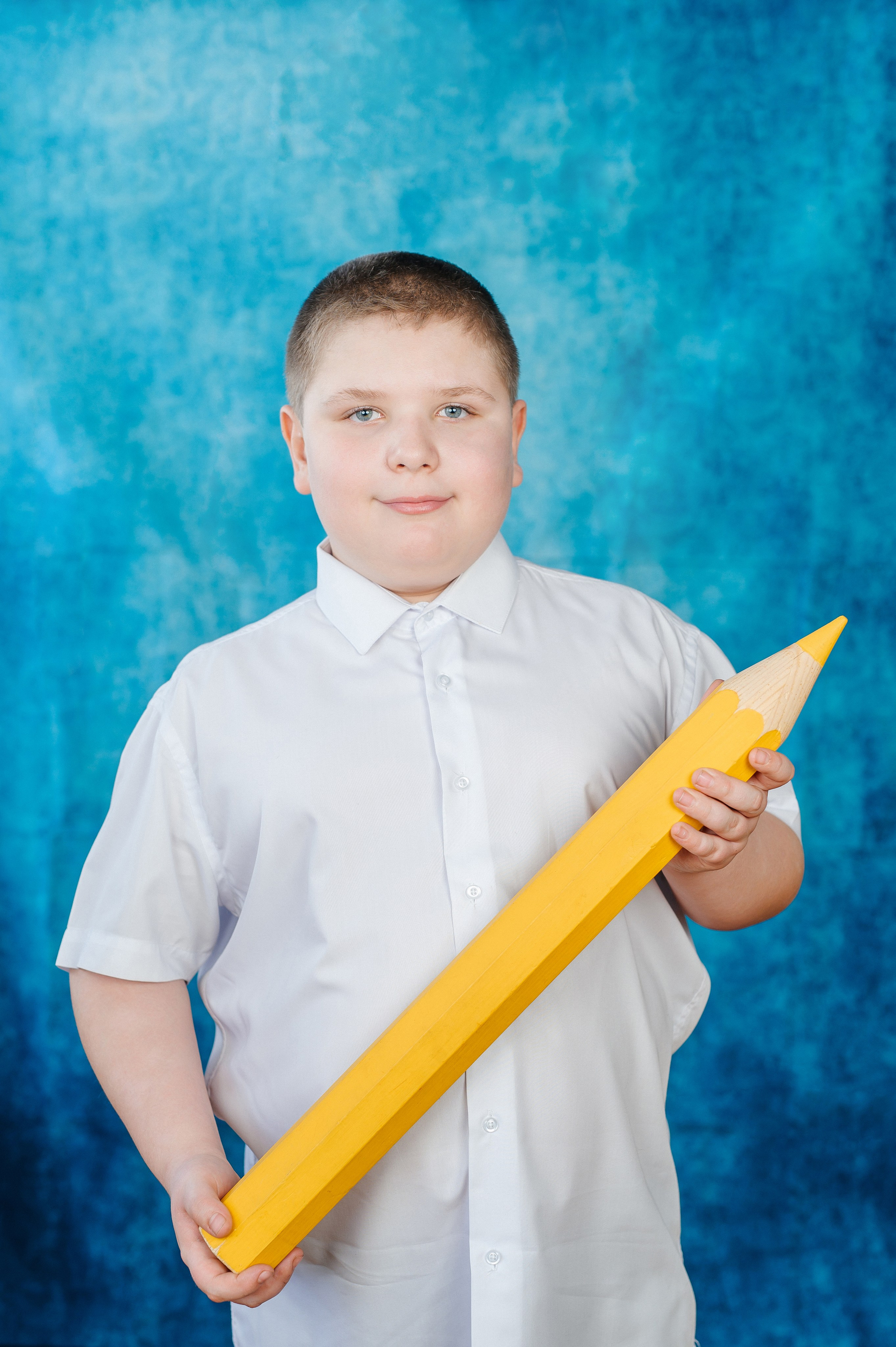 Портреты на голубом фоне. Семейный фотограф в Барнауле