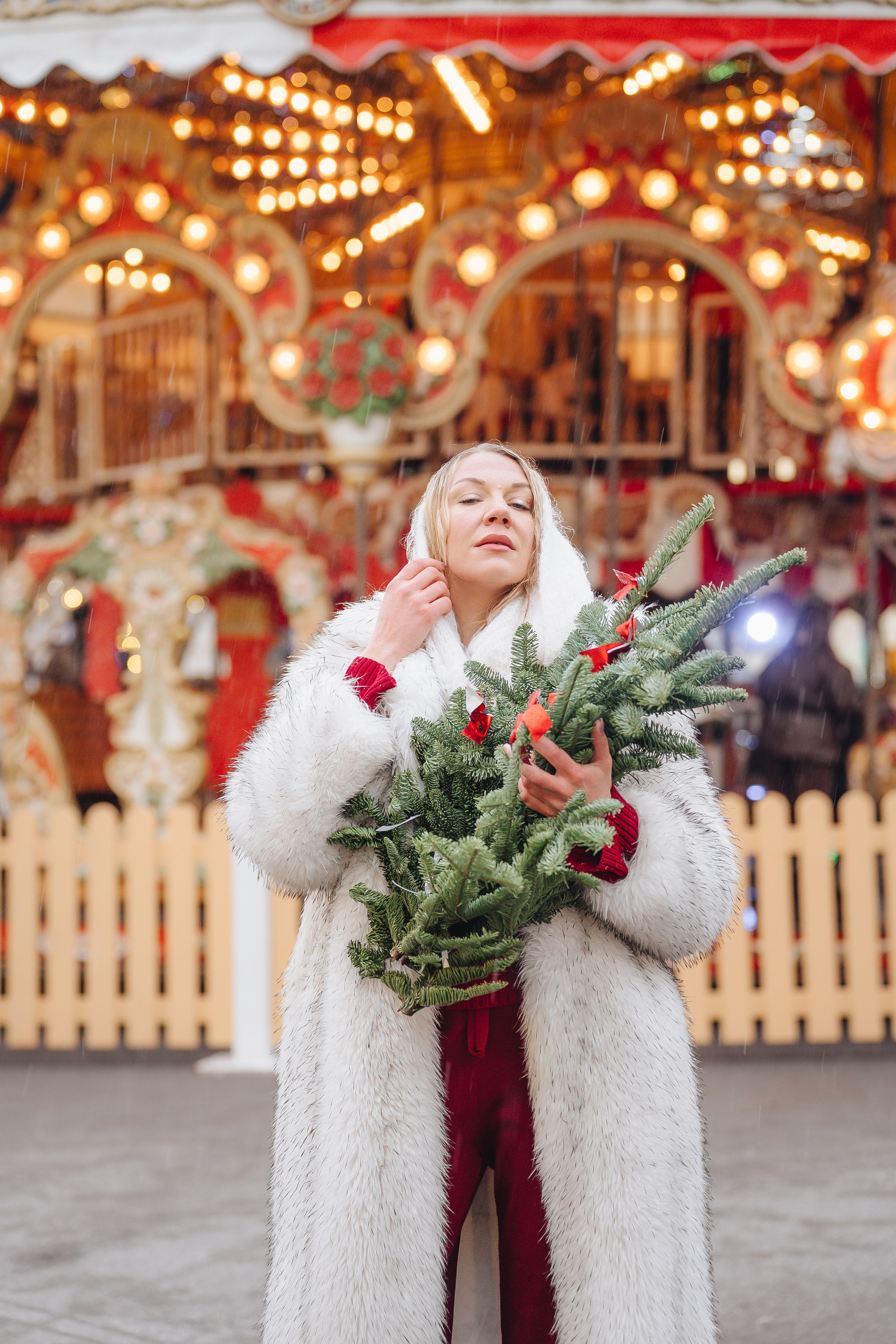 ПРОГУЛКА НА МАНЕЖНОЙ ПЛОЩАДИ ДЛЯ ДЕВУШКИ ПЕРЕД НОВЫМ ГОДОМ (НОВОГОДНЯЯ ФОТОСЕССИИЯ НА МАНЕЖНОЙ ПЛОЩАДИ). Профессиональный фотограф, Санкт-Петербург — Виктория Богомолова