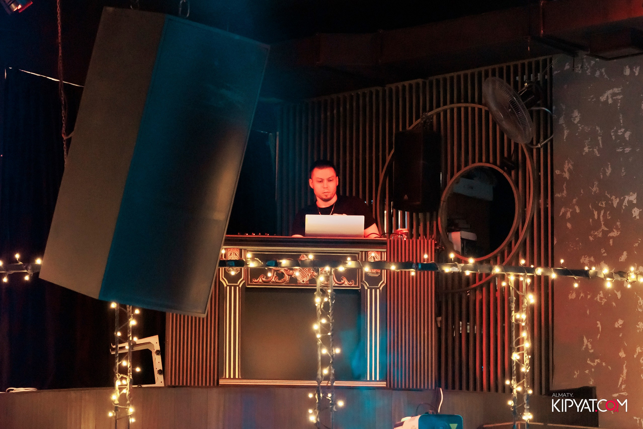МУЗЫКАЛЬНОЕ ЛОТО В HIT RETRO. КИПЯТКОМ АЛМАТЫ! Фотосъемка мероприятий в Алматы