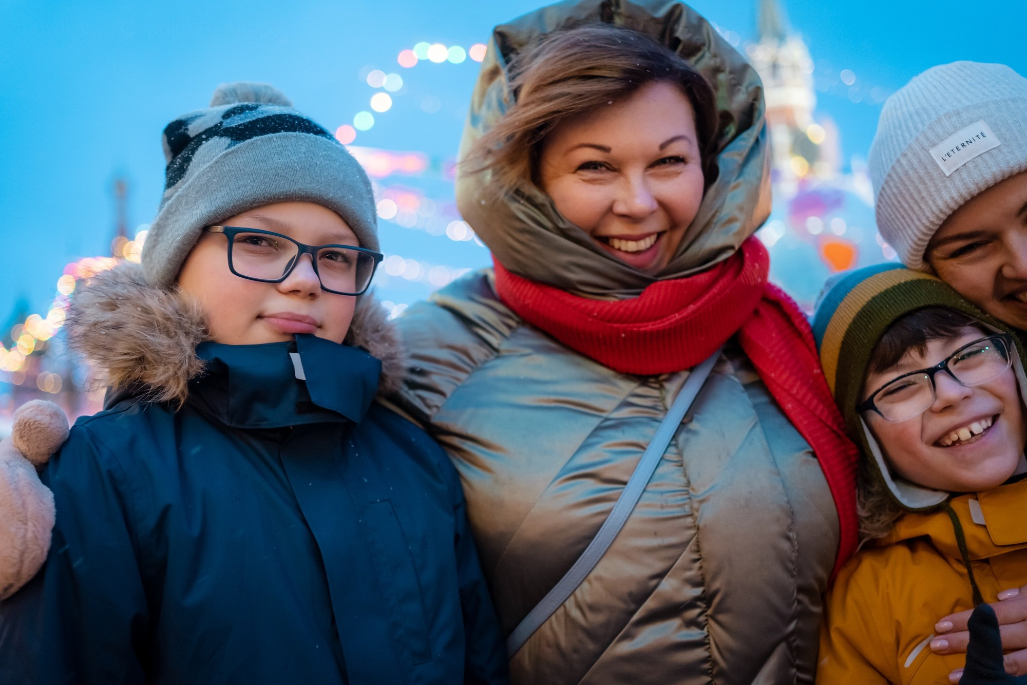 Юля с семьей в центре. Семейный фотограф Варвара Сорока в городе Москве