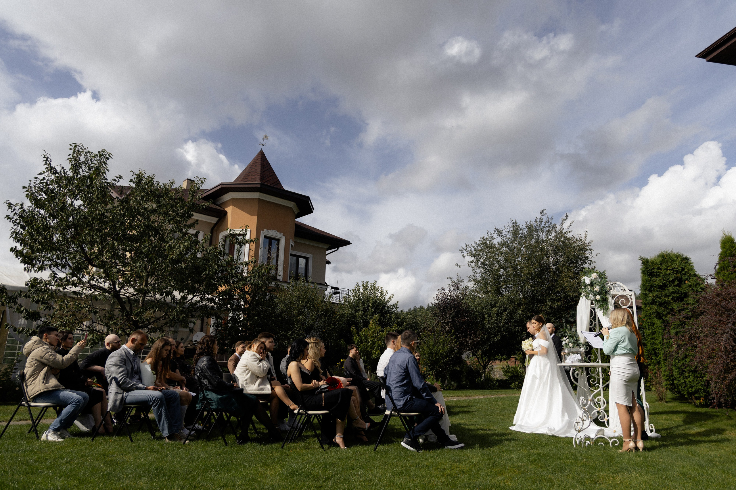 Свадебная фотосессия Анастасии и Игоря в Усадьбе Легенда. Свадебный фотограф в Минске/Беларуси Сергей Спиридонов