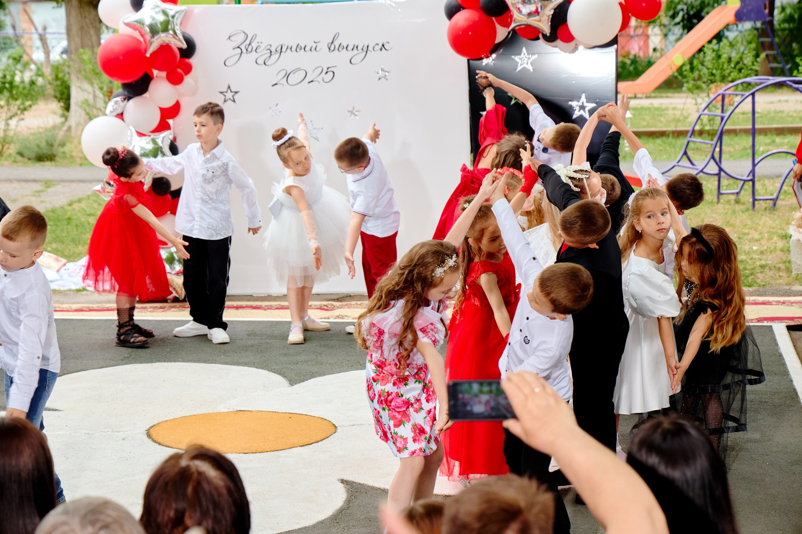 Выпускной 45 сад. Фотограф Выпускные альбомы Таганрог Сергей Коробченко