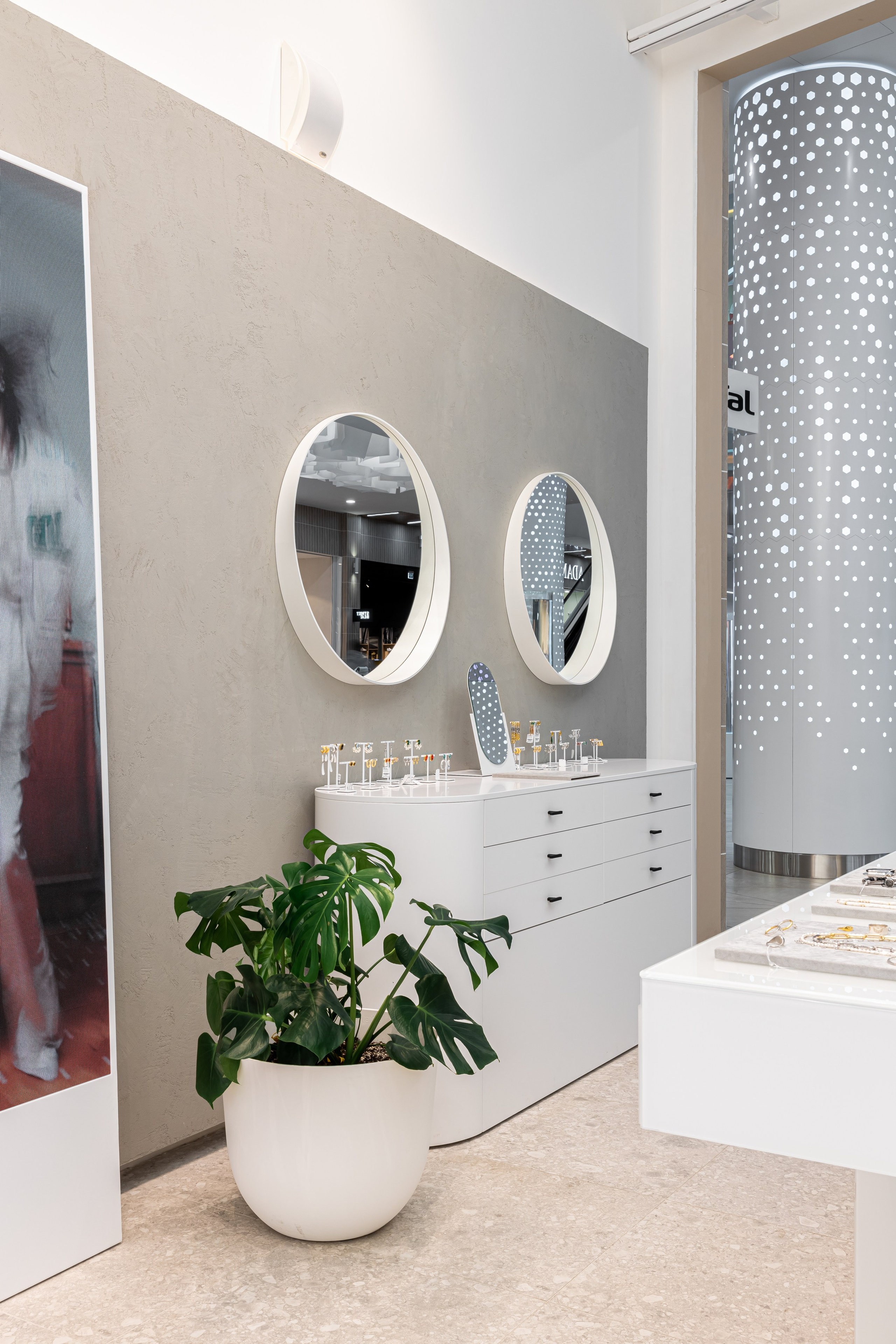 Универмаг украшений Poison Drop, г. Казань. Иван Благушин. Интерьерный и архитектурный фотограф в Москве и Санкт-Петербурге