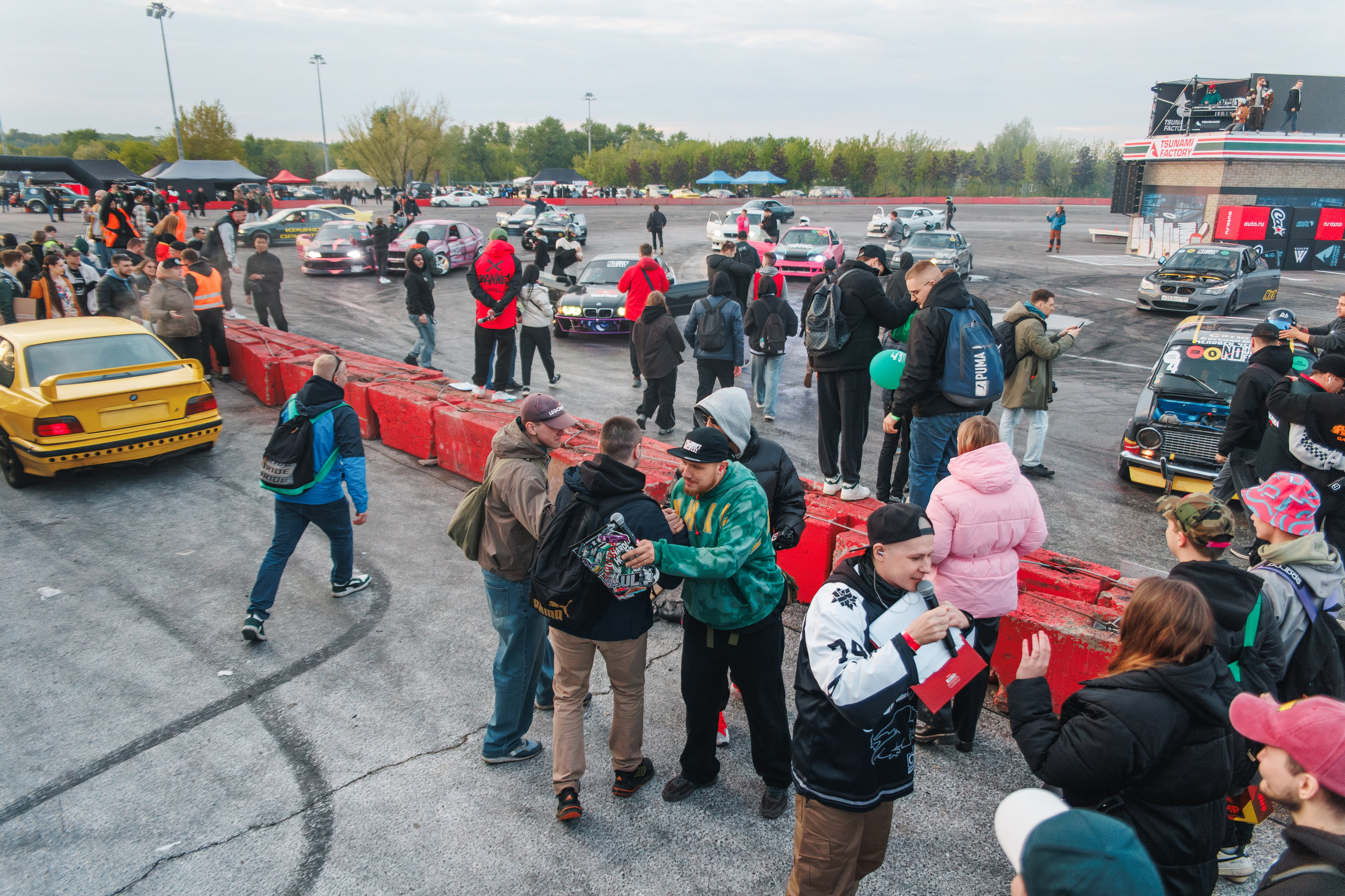 Выставка и дрифт машин. Репортажный фотограф. Москва. Алина Ланская