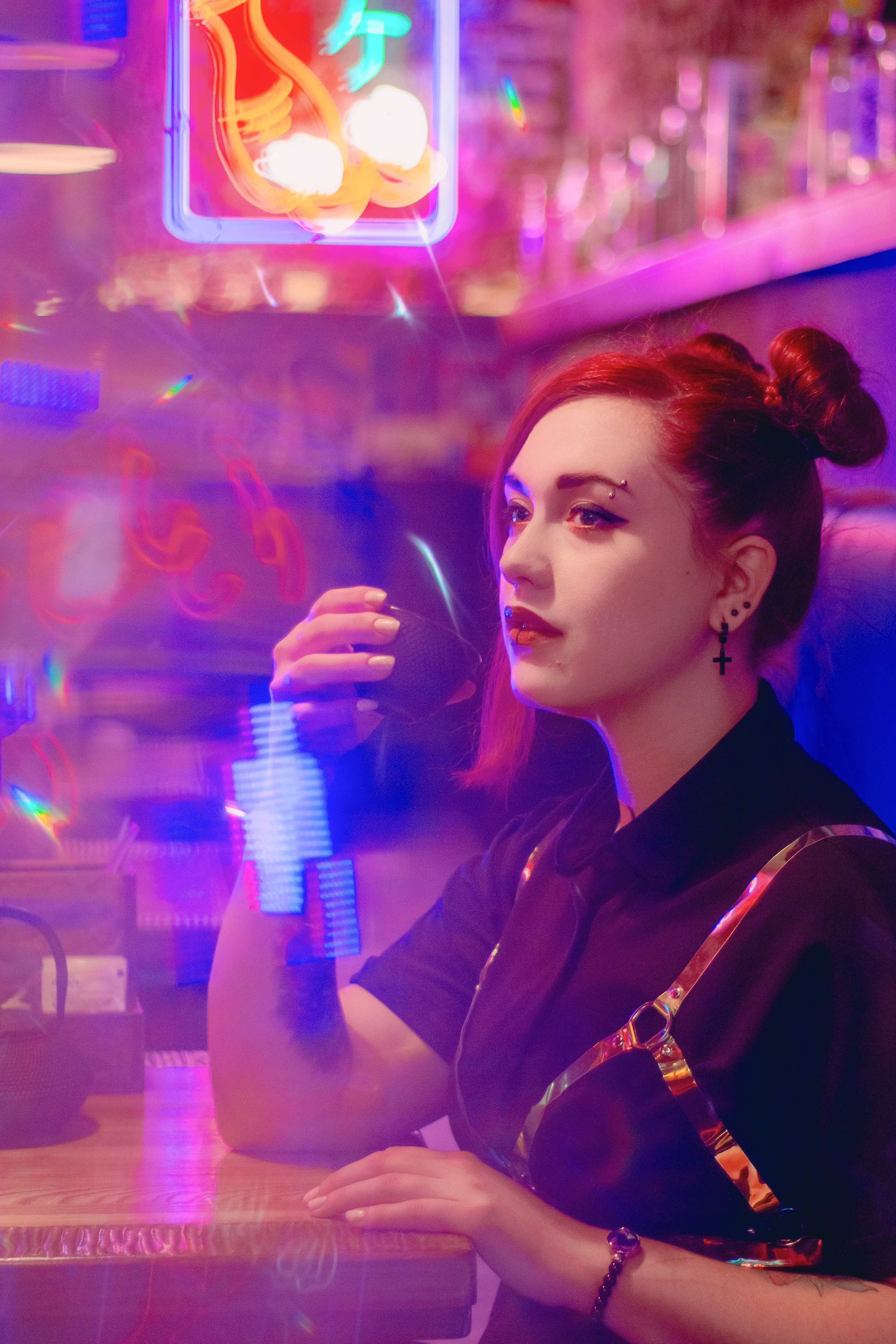 Неоновое кафе, Магадан 2023. Фотограф NotSilver