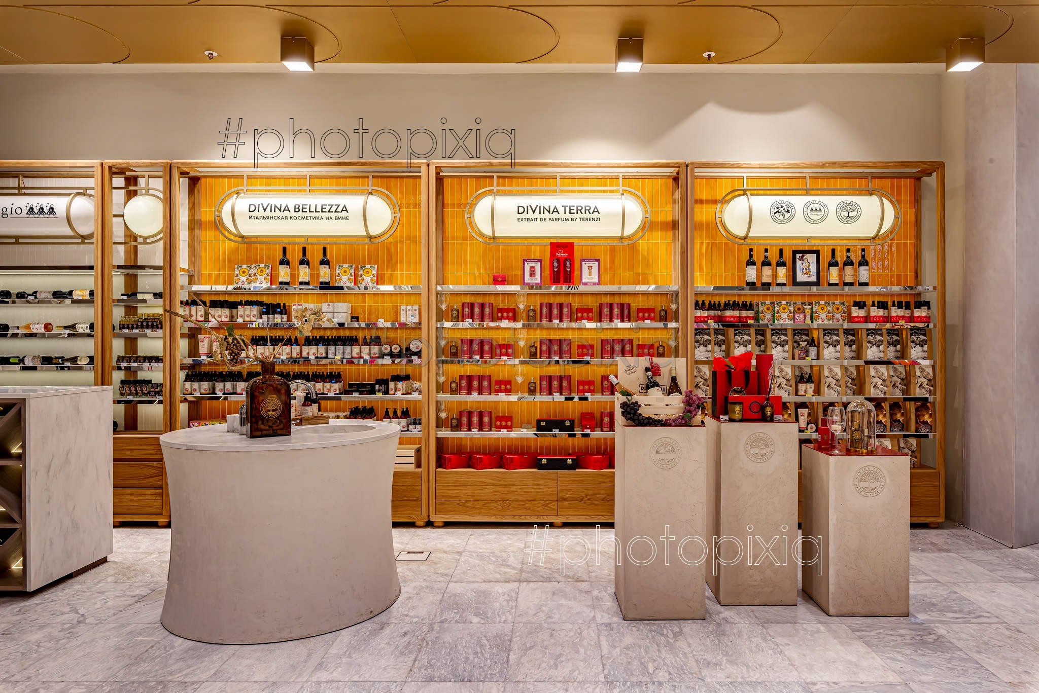 Интерьерная съёмка магазина парфюмерии и косметики Рив Гош. Интерьерная съёмка и виртуальные туры — Интерьерный фотограф Кузнецов Сергей (photopixiq)