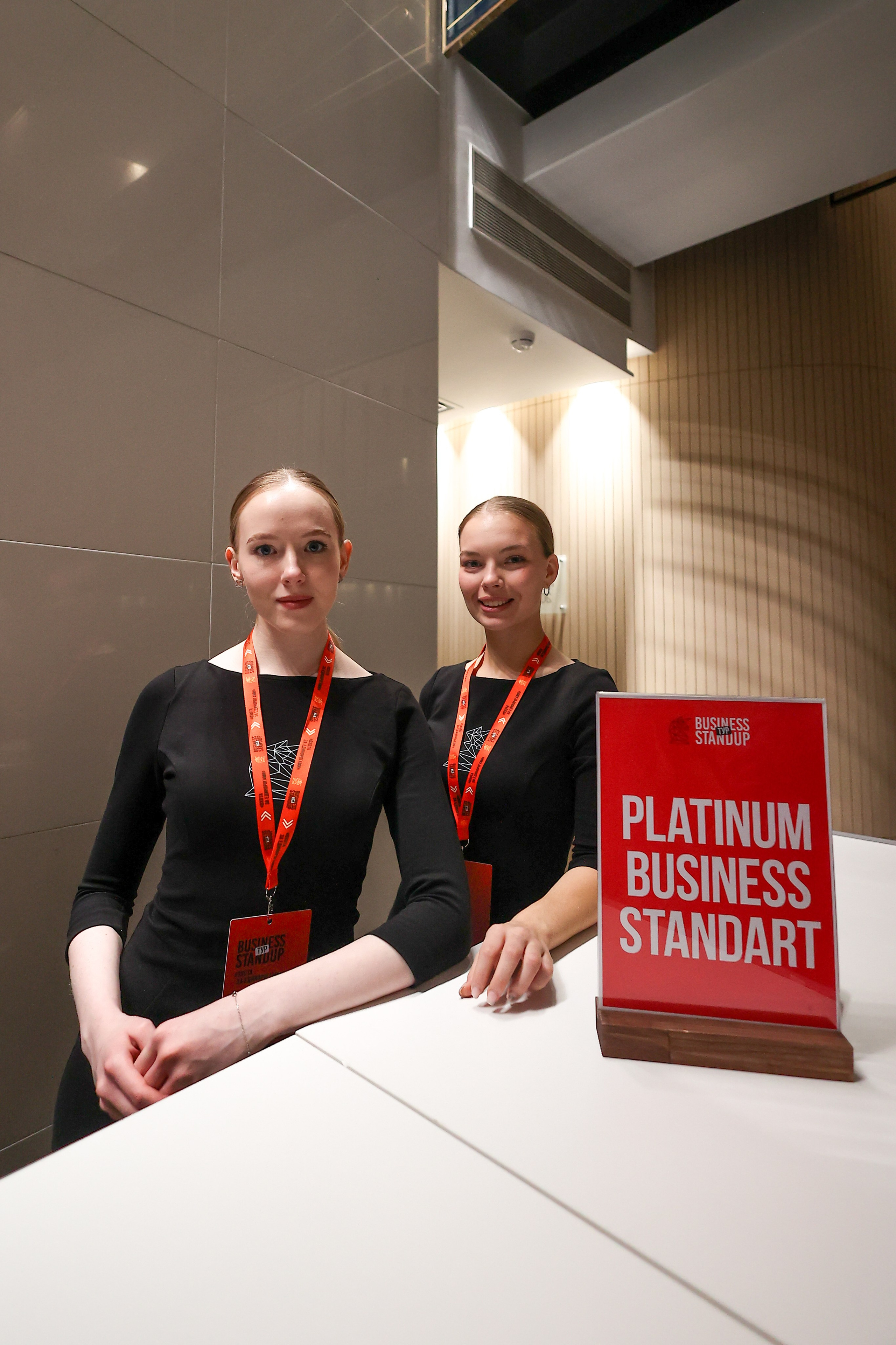 Оскар Хартманн. Business standup тур. Александра, репортажный и событийный фотограф