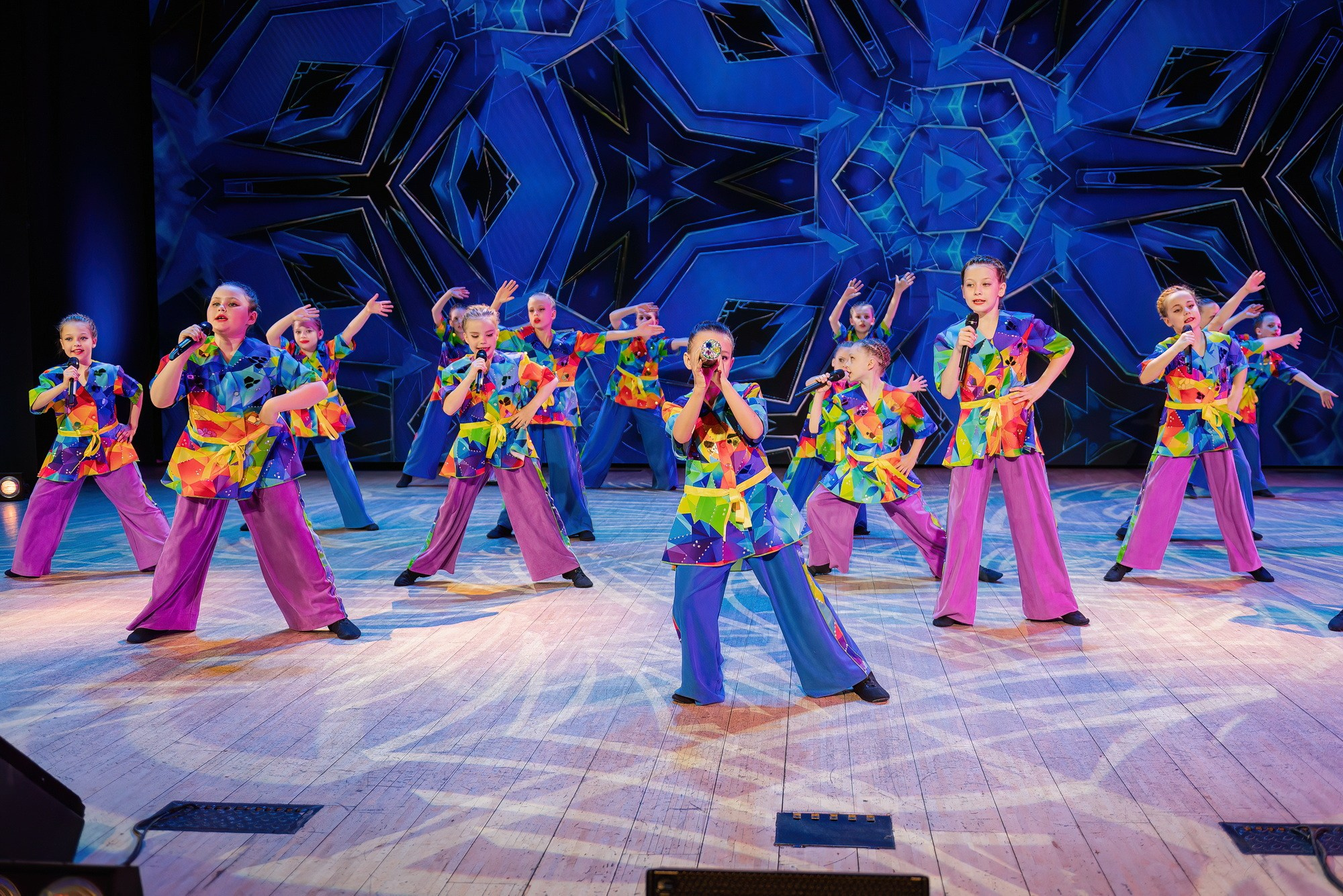 Отчетный концерт Образцового коллектива Алтая театра эстрадной песни «Созвездие». Свадебный и репортажный фотограф Никита Сницарев в Барнауле