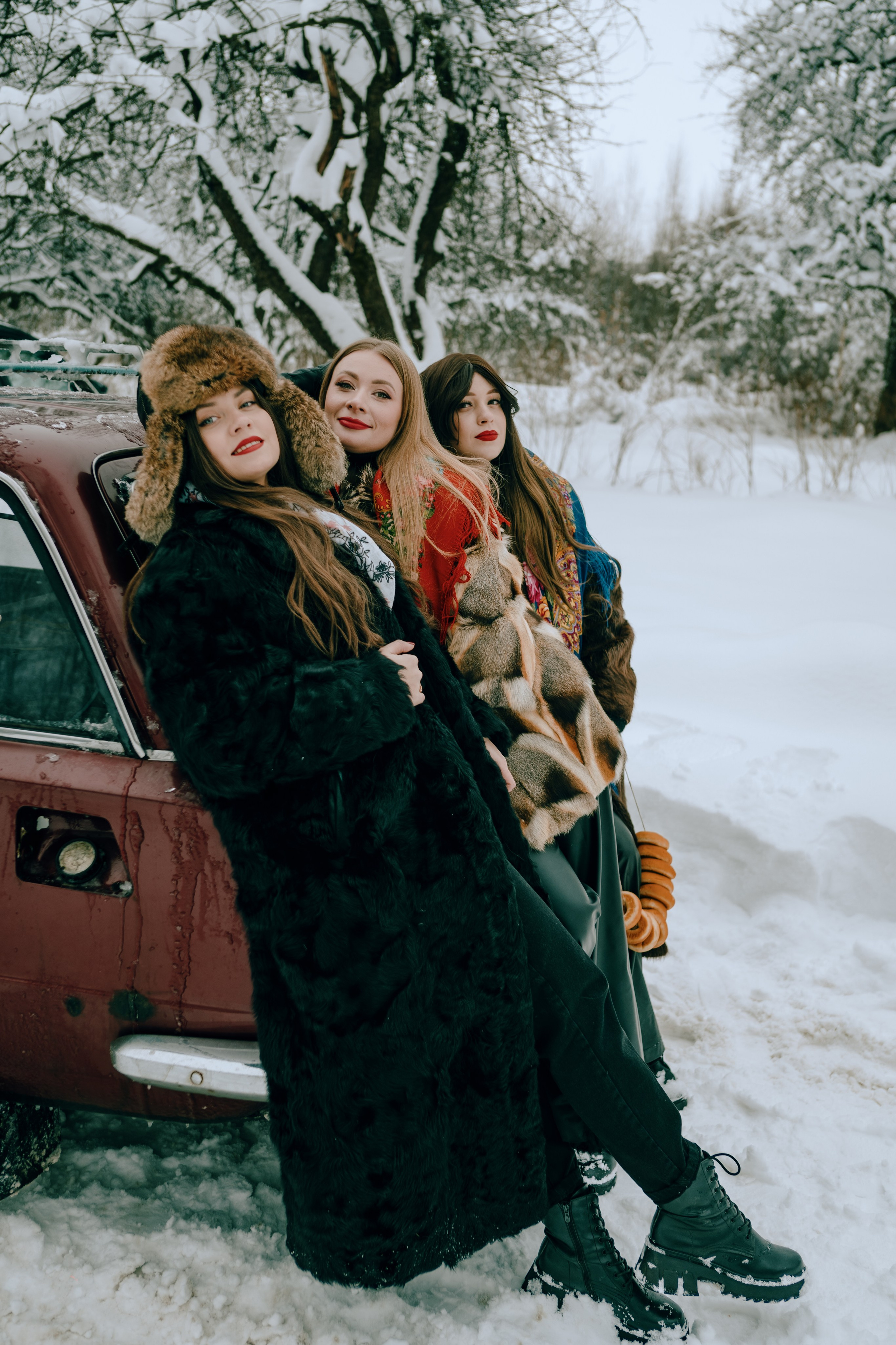 Звенит январская вьюга. Главная