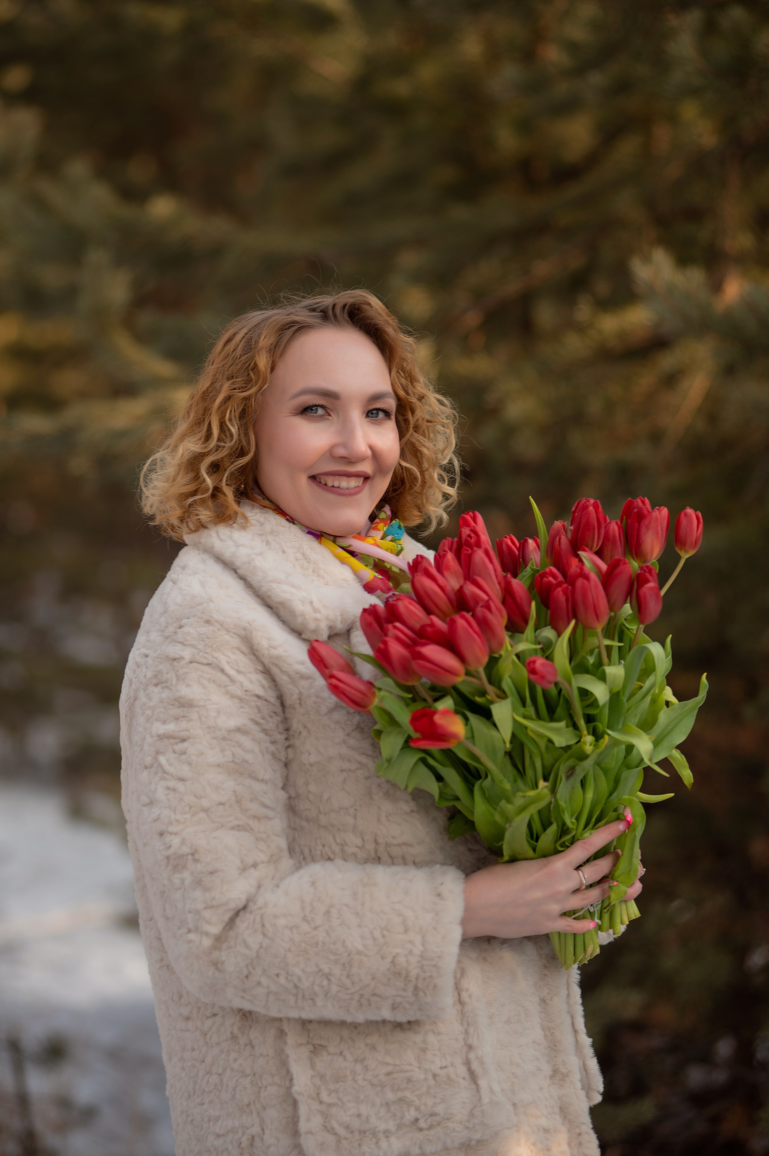 Ира тюльпаны в снегу. Фотограф Виктория Воронина