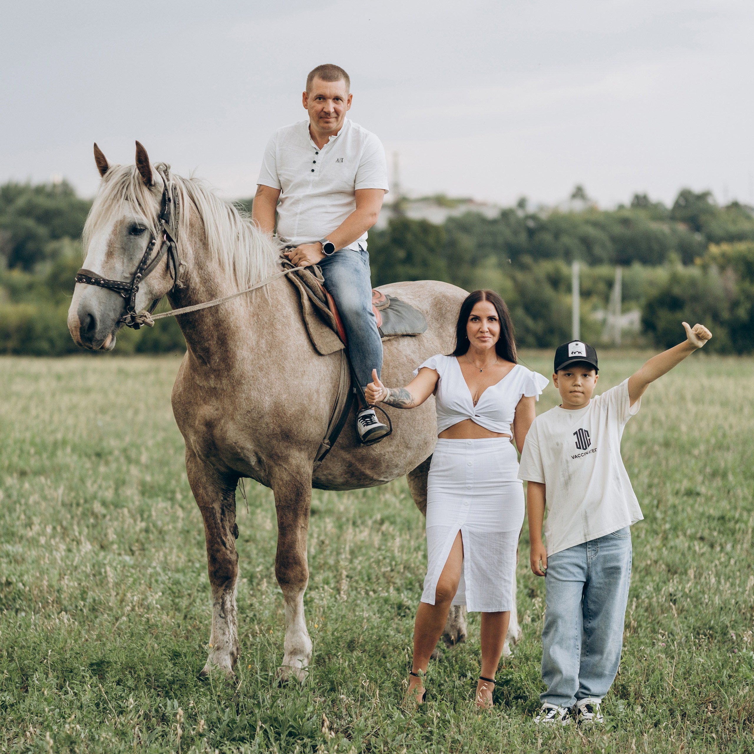 Семейная фотосессия с лошадкой
