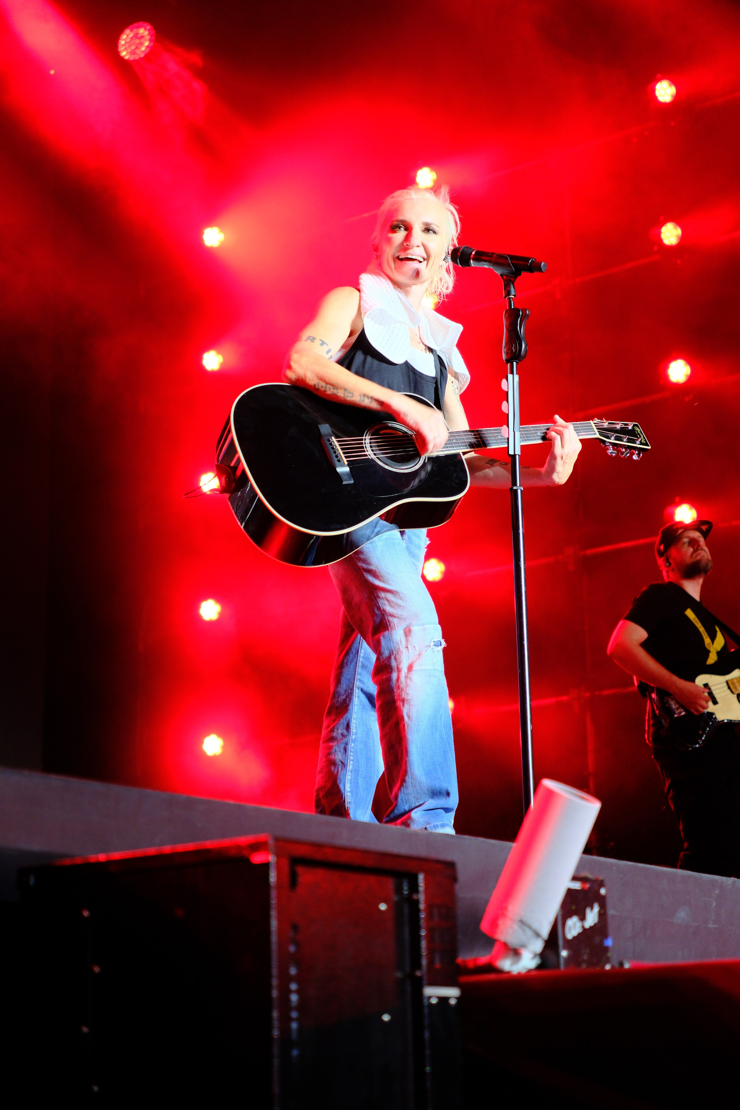 Диана Арбенина (группа «Ночные снайперы») — Москва, МТС Live Лето 2024. RedGeek - блогер и стручњак за образовање и ИТ Кирил Ситнов