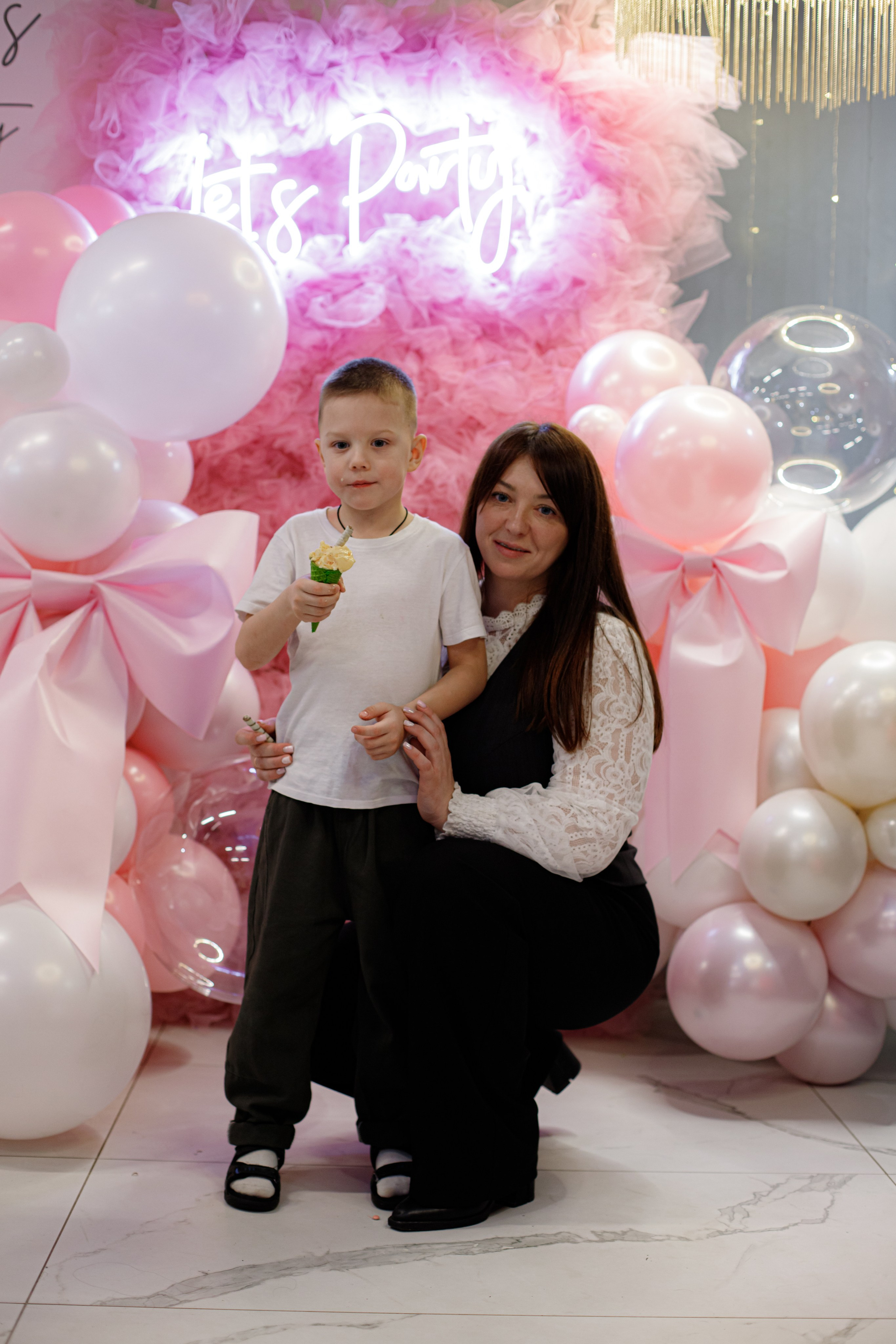 ASIA'S BIRTHDAY PARTY. Photokarish