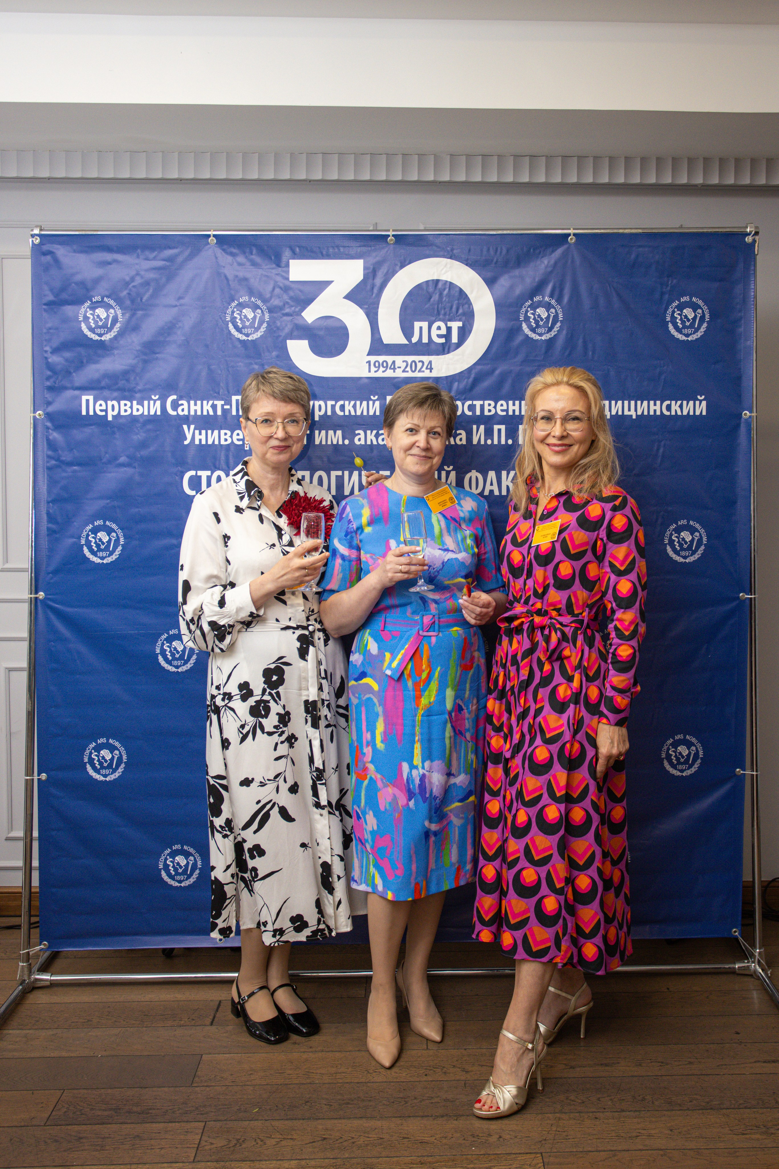 Встреча выпускников. Стоматологи СПб. Семейный фотограф в Вышнем Волочке — Ульяна Иванова | Фотосессии для всей семьи