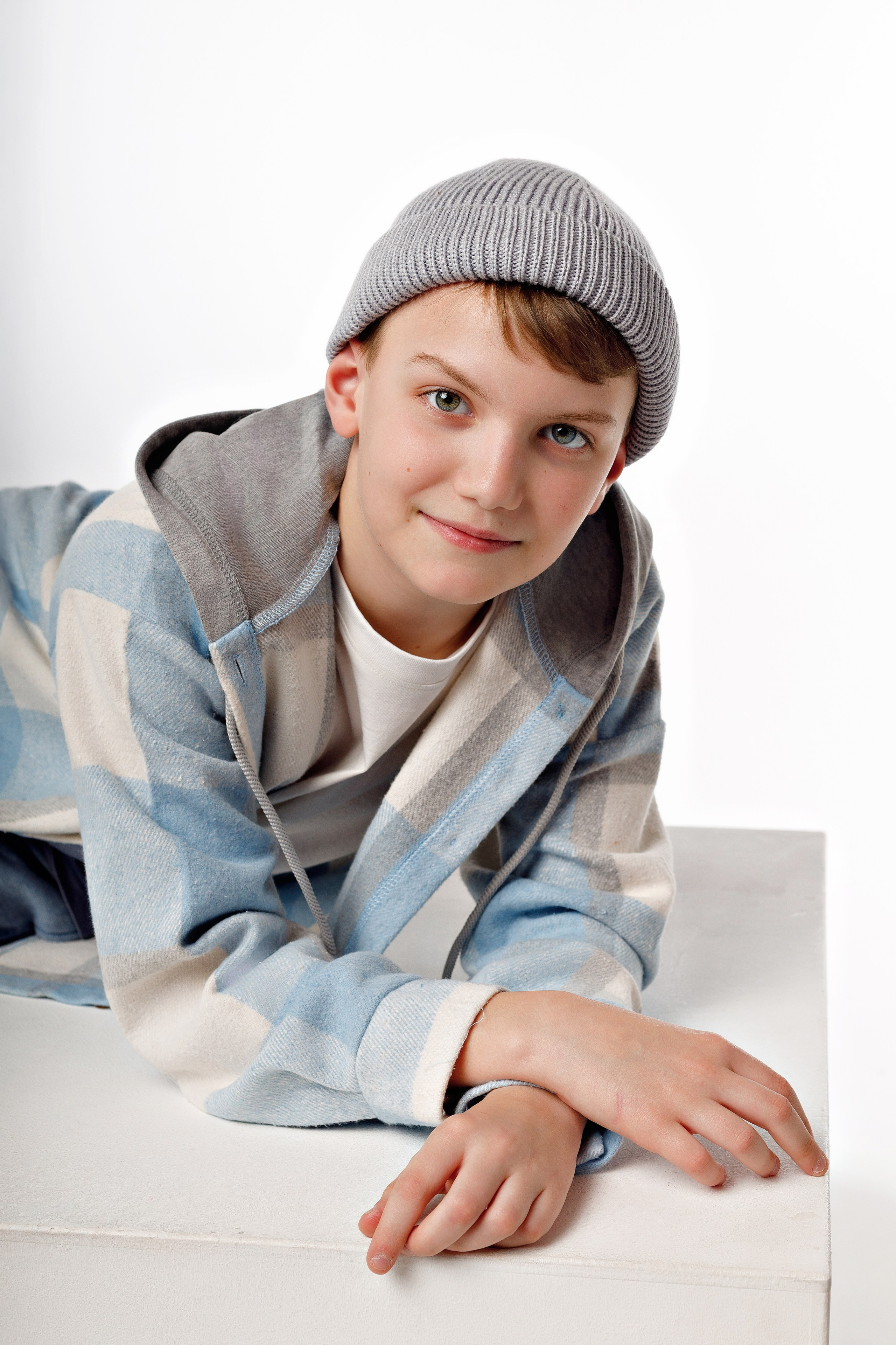 Фотосессия брата и сестры в Сочи от стильного детского фотографа Сочи. Детский студийный фотограф Сочи