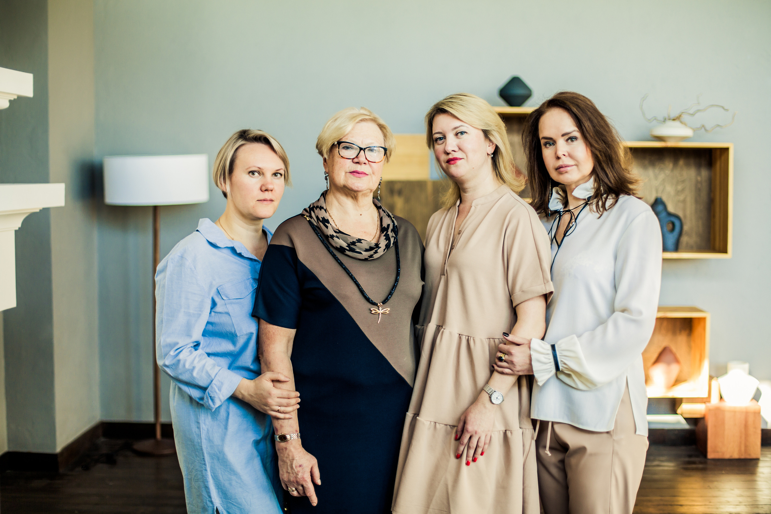 Фотосессия большой семьи в студии Studio 212 и Ботаническом саду. Детский, свадебный и семейный фотограф Юлия Курбатова, Санкт-Петербург